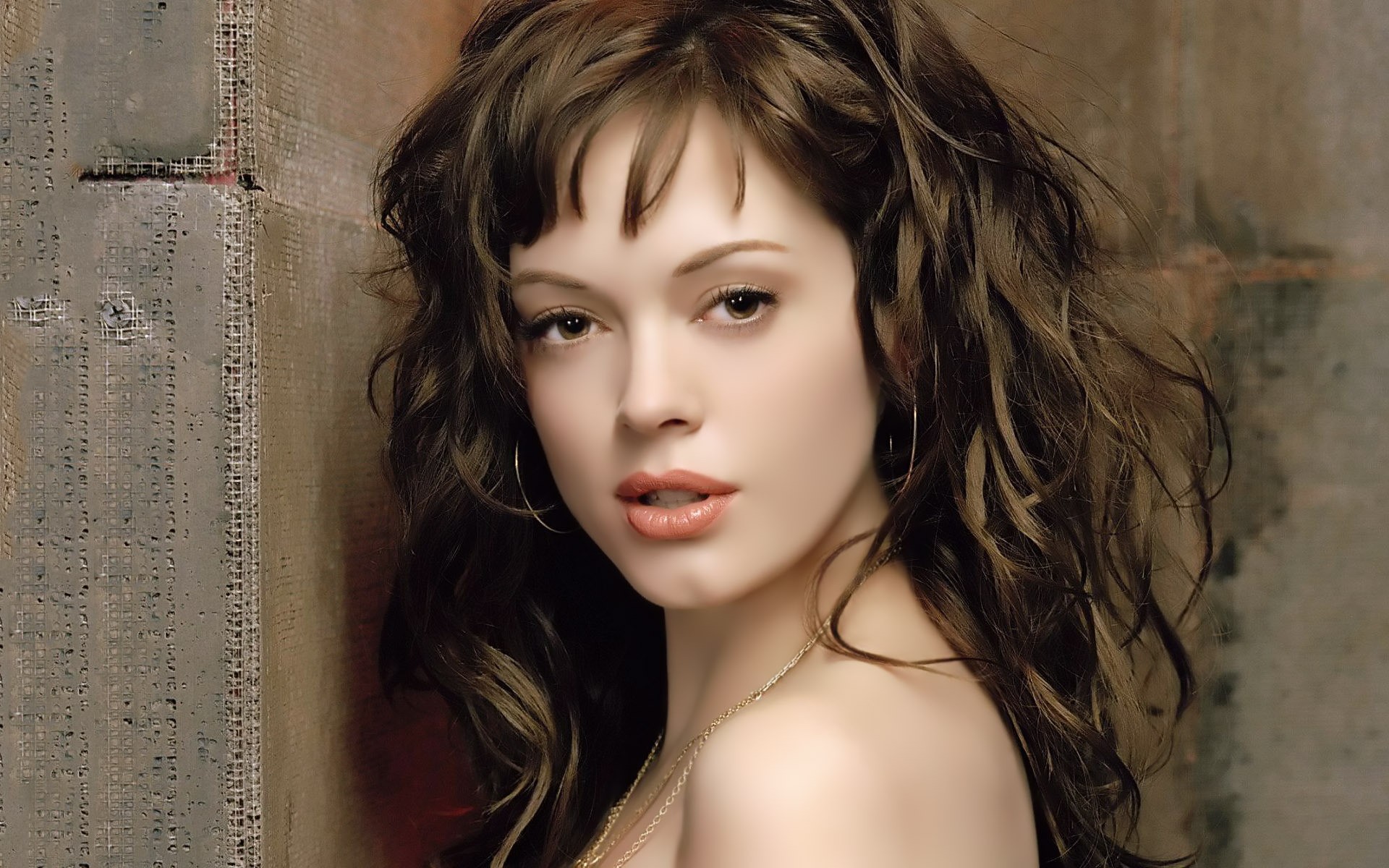 mode femme glamour portrait sexy modèle fille nue peau jolie actrice rose mcgowan célébrité femmes star
