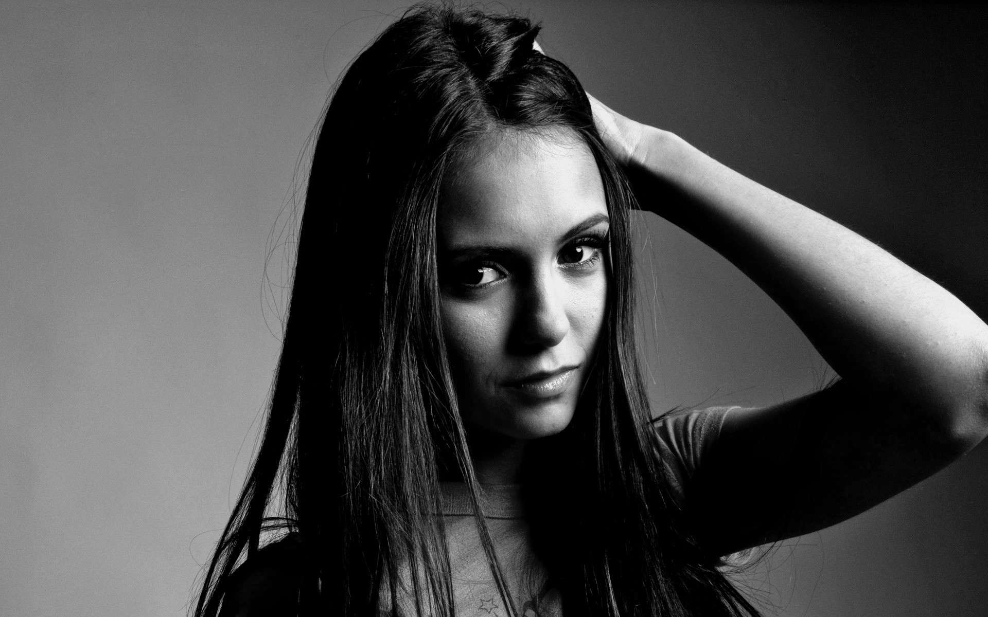 fille portrait femme monochrome mode modèle studio sexy glamour unique adulte visage oeil nu cheveux elena gilbert