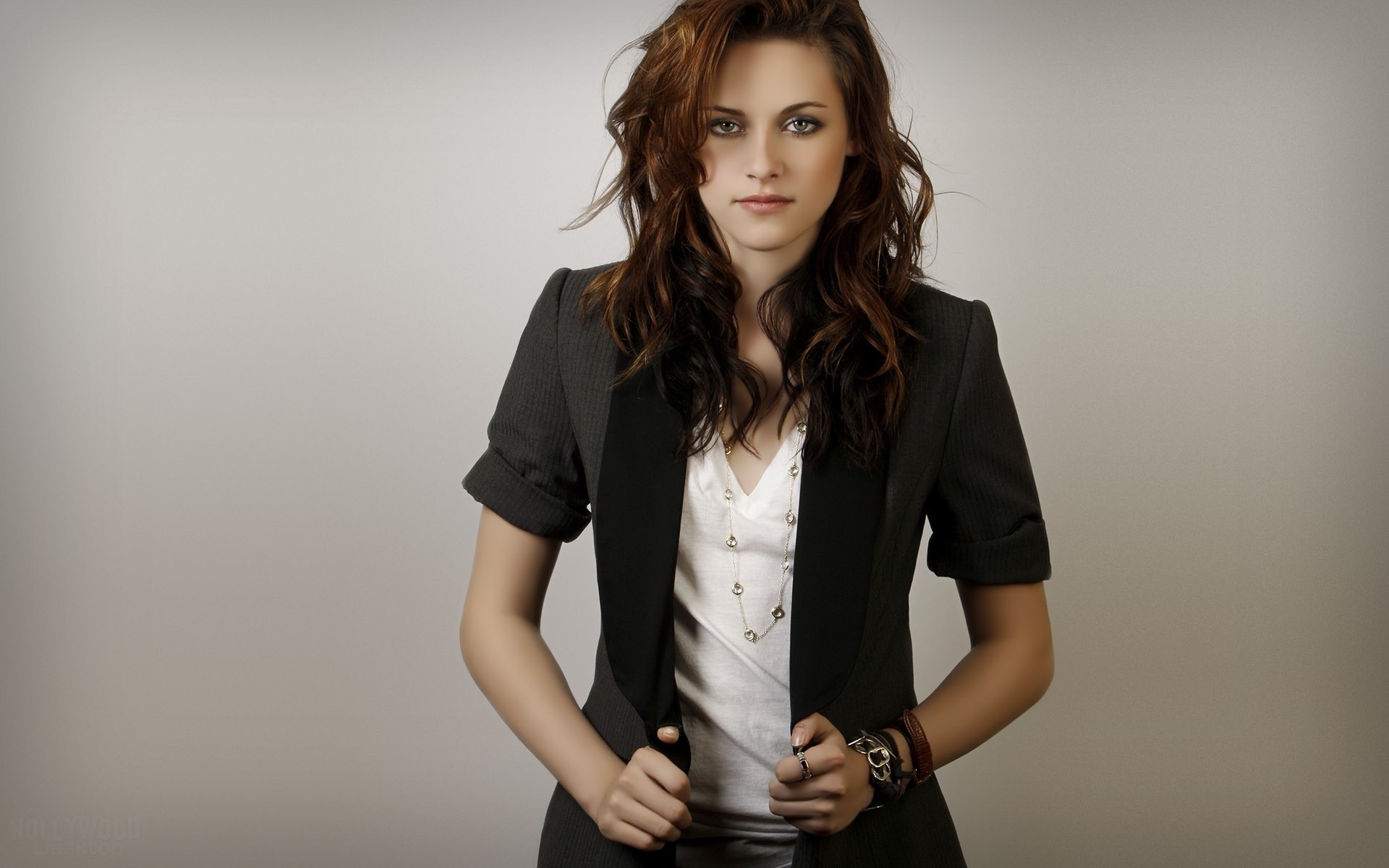 mode femme sexy glamour portrait modèle fille jolie élégant mignon lèvres jeune