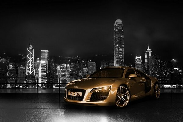 Une voiture Audi se précipite autour de la ville