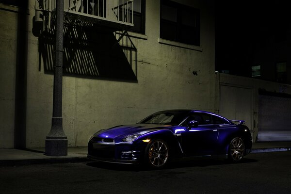 Bleu sport nissan la nuit