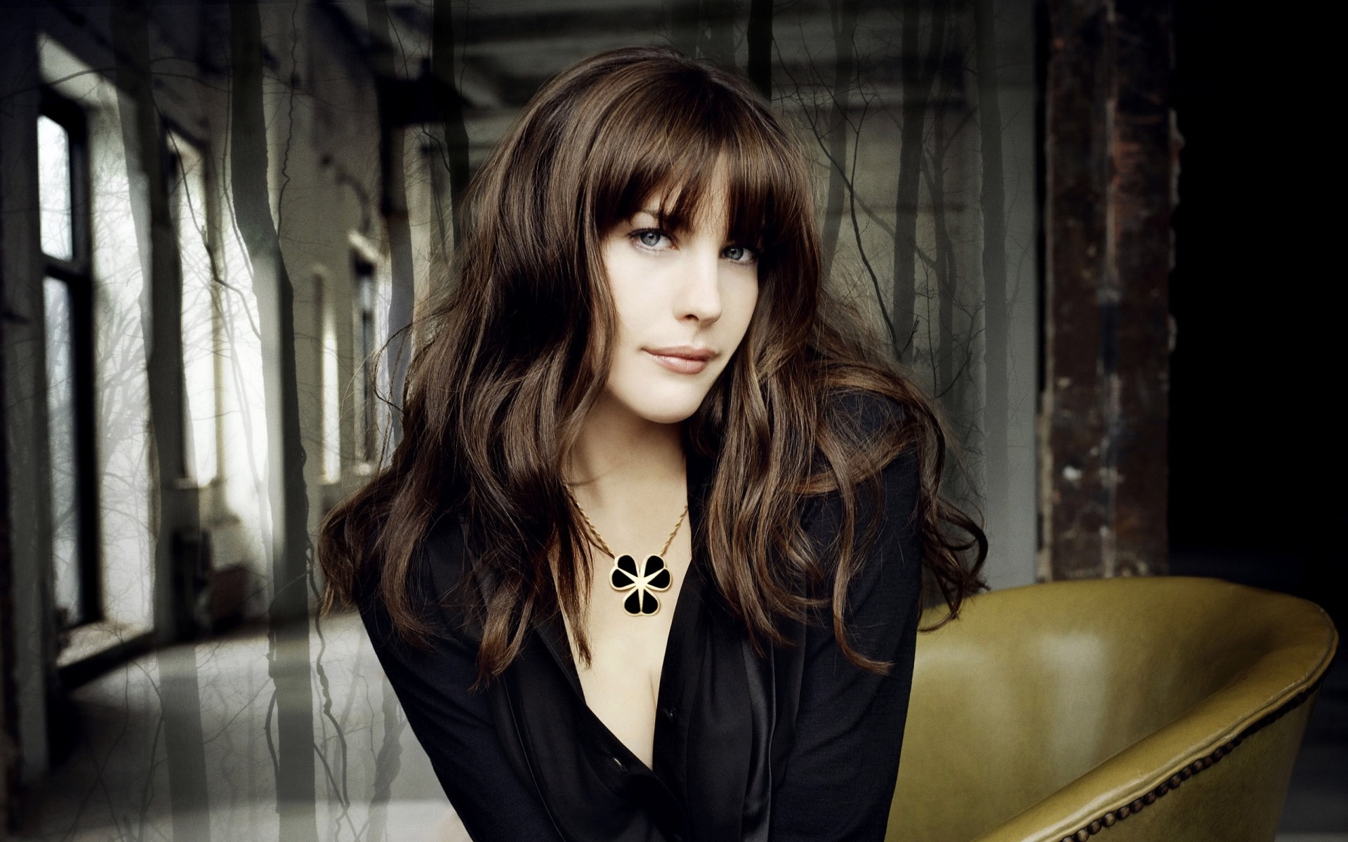 femme mode portrait fille modèle sexy rue fenêtre babe actrice célébrité fille cool actrices hollywoodiennes