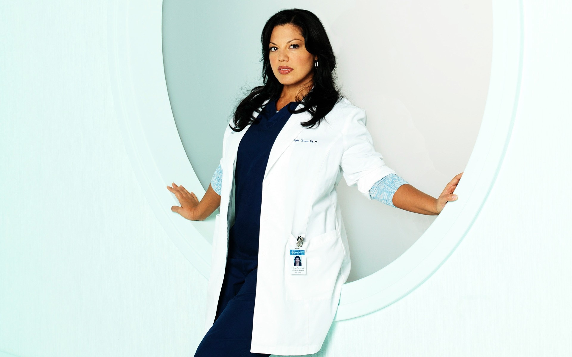 femme adulte unique portrait porter affaires anatomie femmes actrice célébrité sarah ramirez