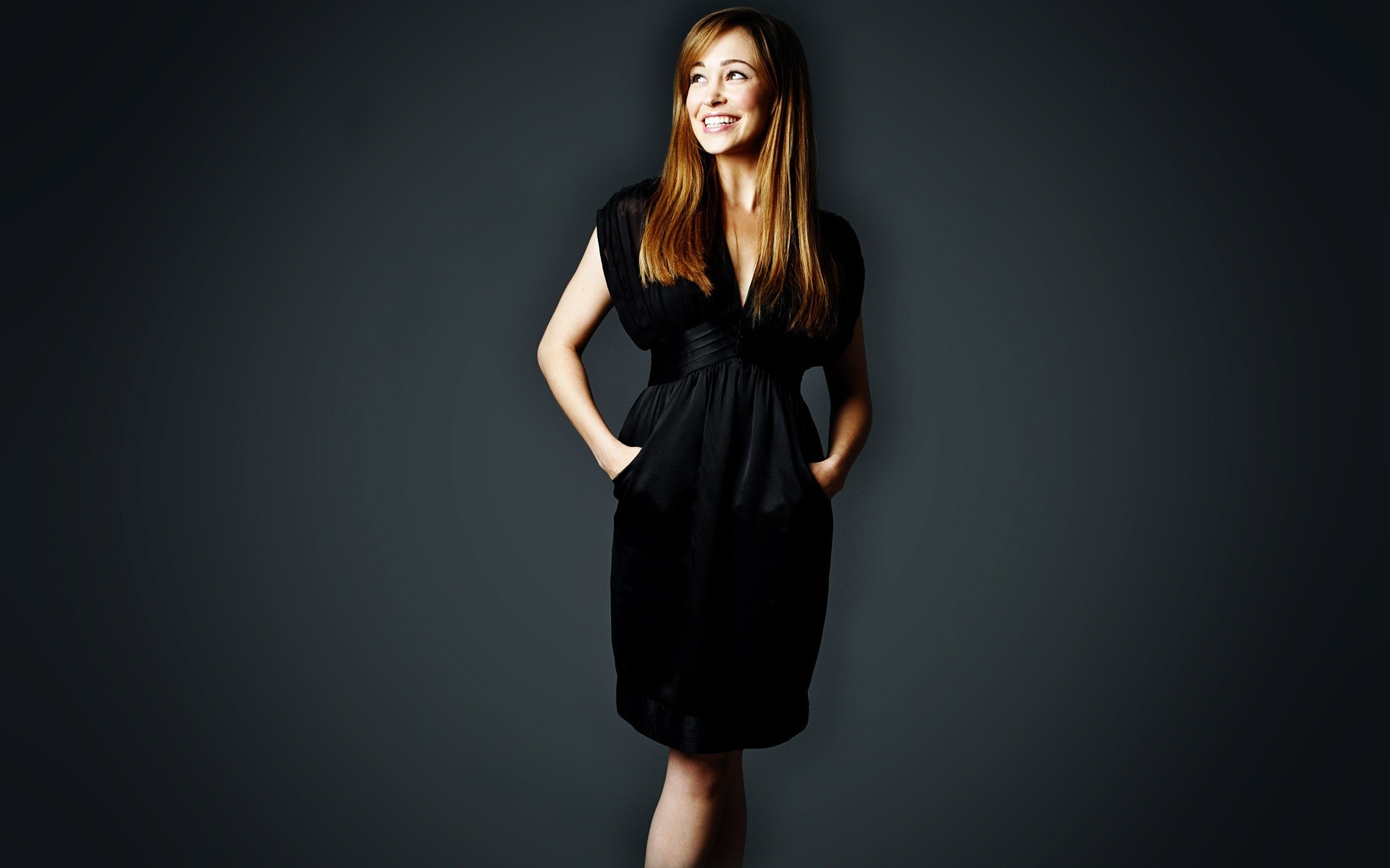 femme mode portrait glamour sexy fille mignon jolie studio modèle unique automne rizer actrice célébrité sourire visage femmes