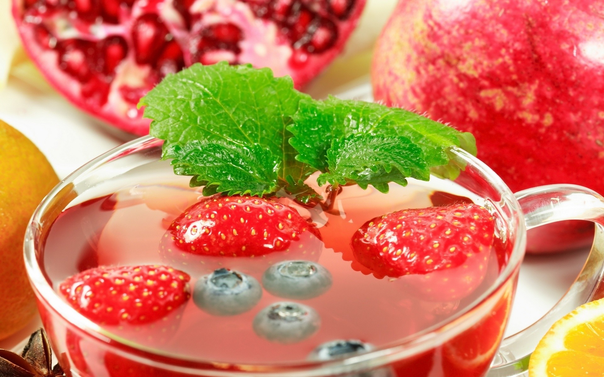 fruits fraise douce baie menthe rafraîchissement alimentaire juteuse été en bonne santé gélatine petit déjeuner délicieux confiture santé crème jus verre jujube coktail