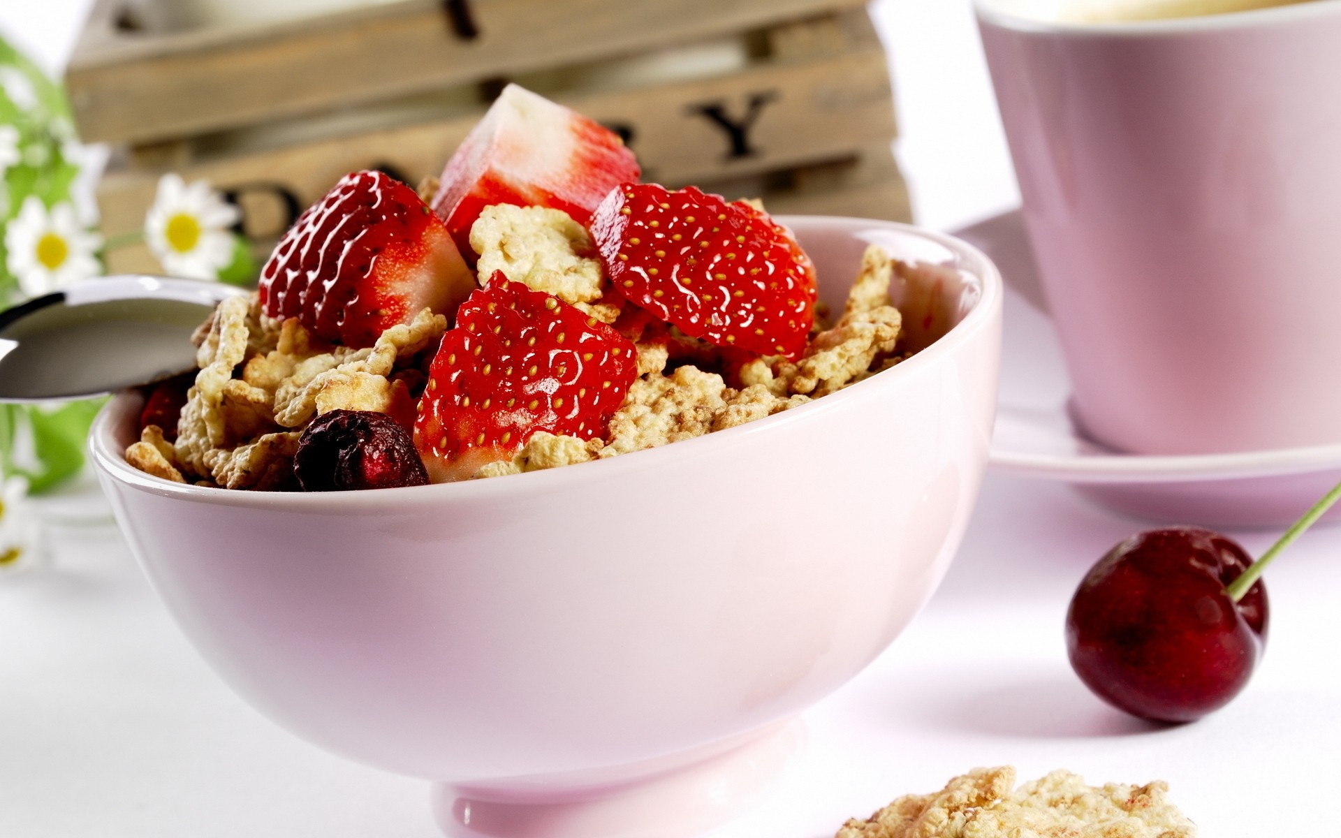 petit déjeuner sucré lait délicieux fraise fruits baie repas aube bol muesli alimentaire rafraîchissement muesli chocolat sucre santé crème en bonne santé céréales céréales