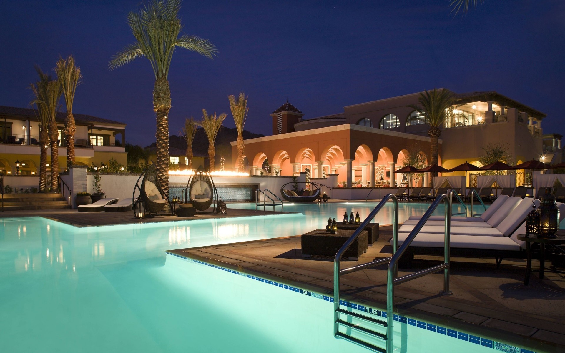 piscine luxe hôtel resort voyage piscine eau vacances natation villa détente piscine loisirs tropical chaise soleil plage randonnée ciel été nuit lumière