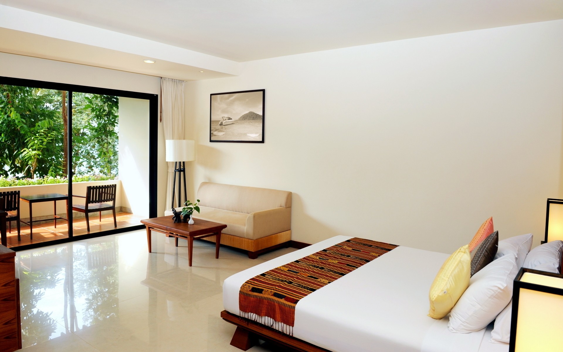 chambre meubles intérieur maison canapé étage appartement fenêtre siège maison chambre à coucher famille lampe table chaise tapis design d intérieur intérieur moderne lit balcon design propre