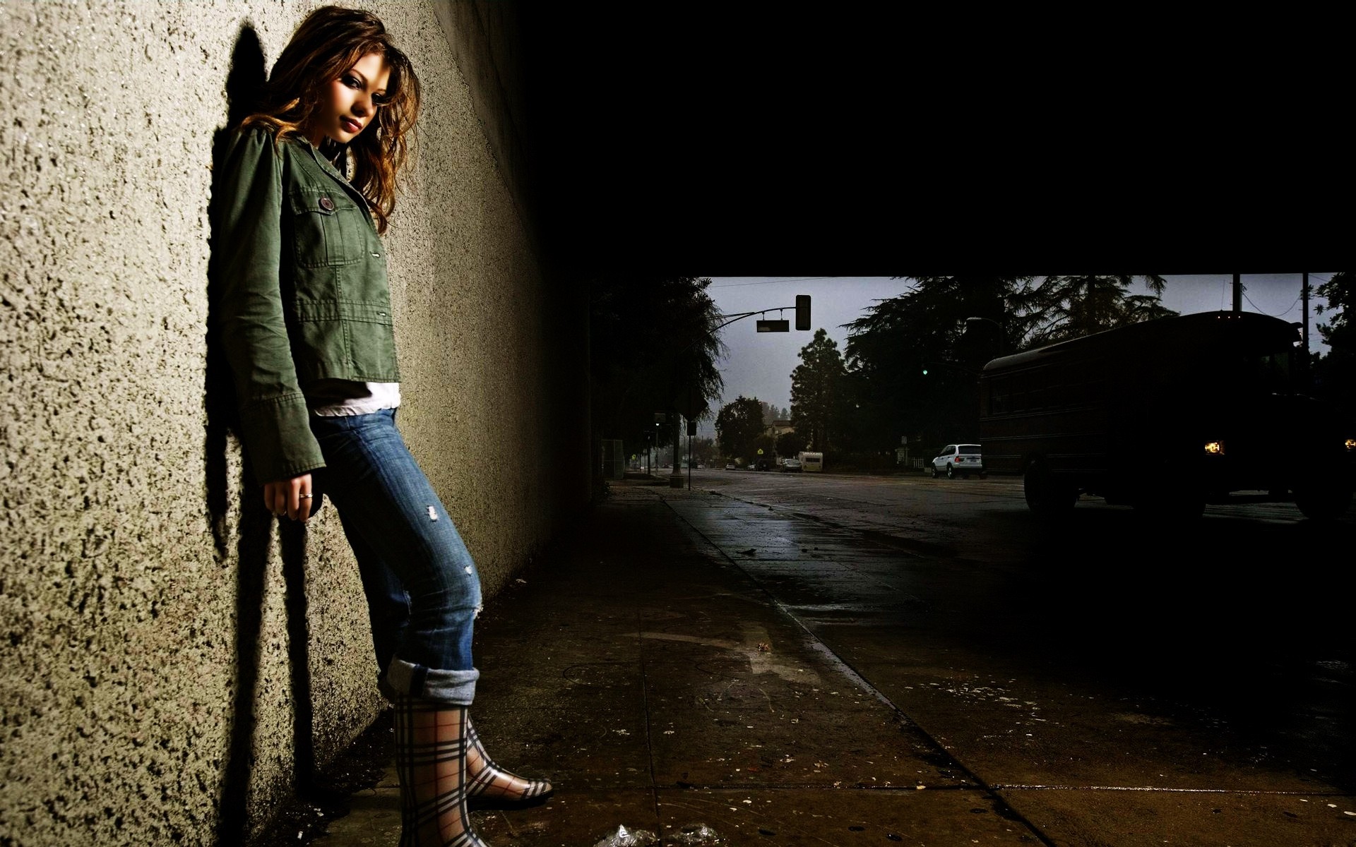 rue fille portrait femme adulte unique lumière modèle urbain ville mode ombre route actrice affiche célébrité michelle trachtenberg