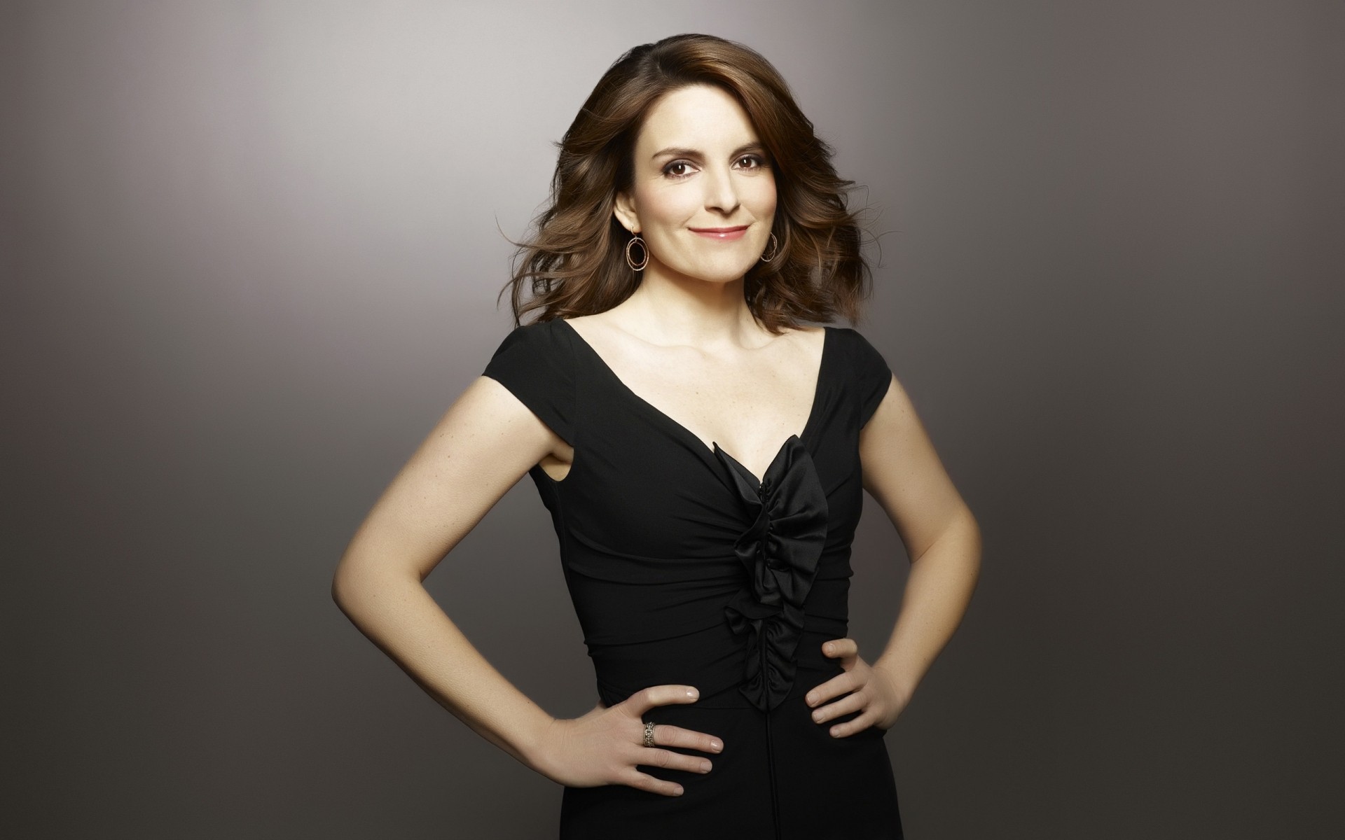 mode femme portrait glamour sexy jolie modèle fille élégant mignon studio cheveux lèvres un jeune