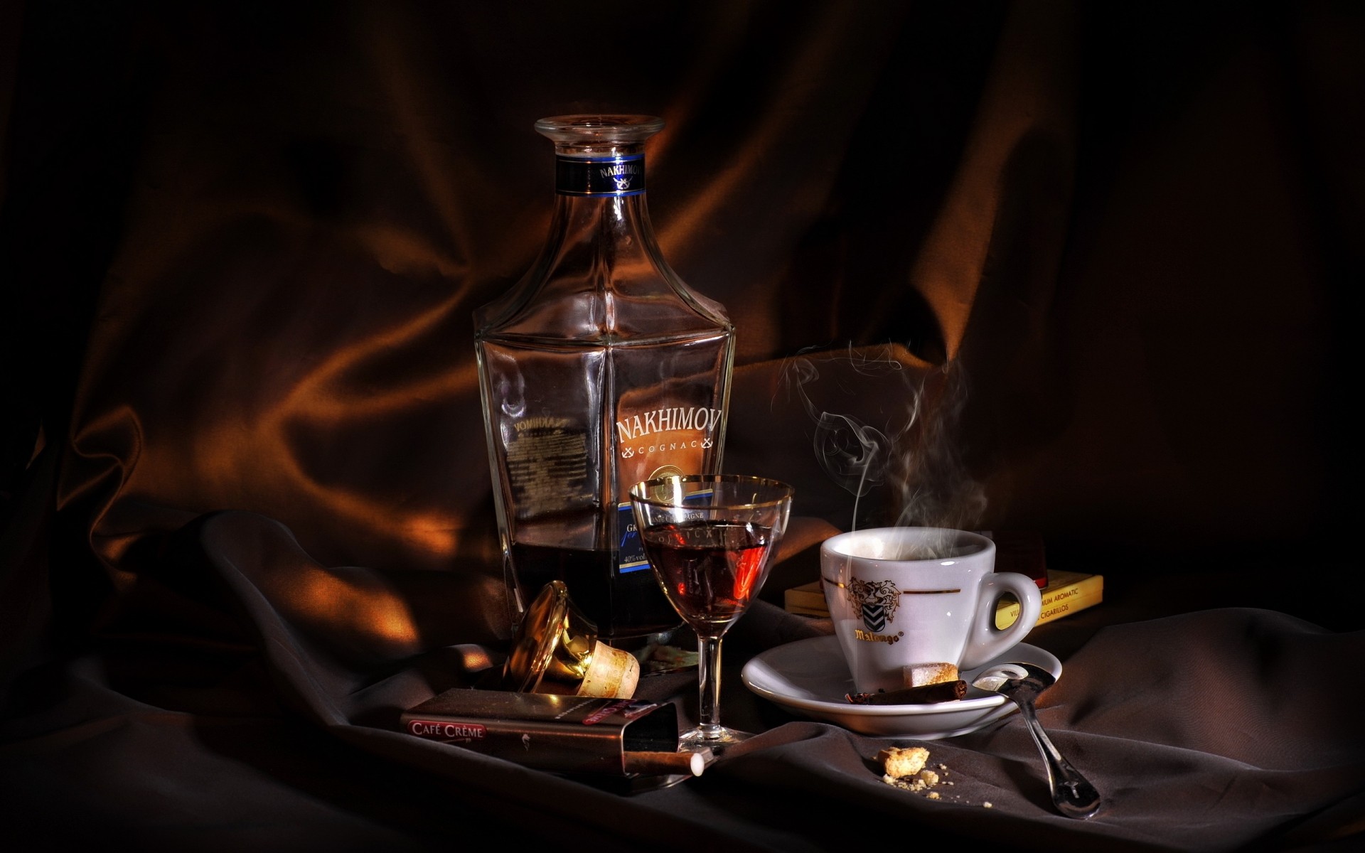 boire chaud flamme sombre vin verre nature morte coupe bar restaurant whisky fumée cigarette statique