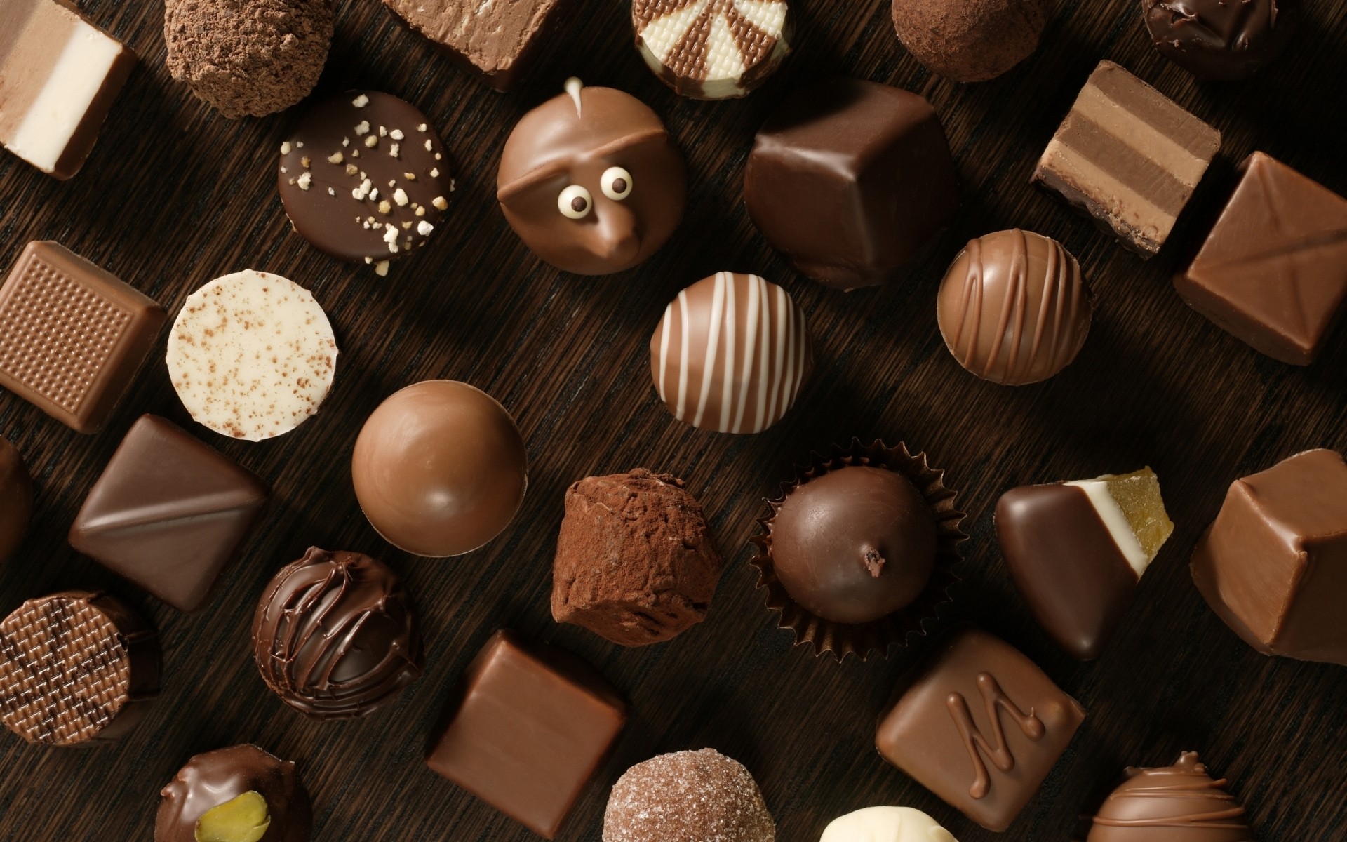 chocolat bonbons lait sombre doux sucre truffe confiserie praliné bonbon indulgence alimentaire malsain tentation délicieux chocolat au lait délicieux genre épicure bonbons