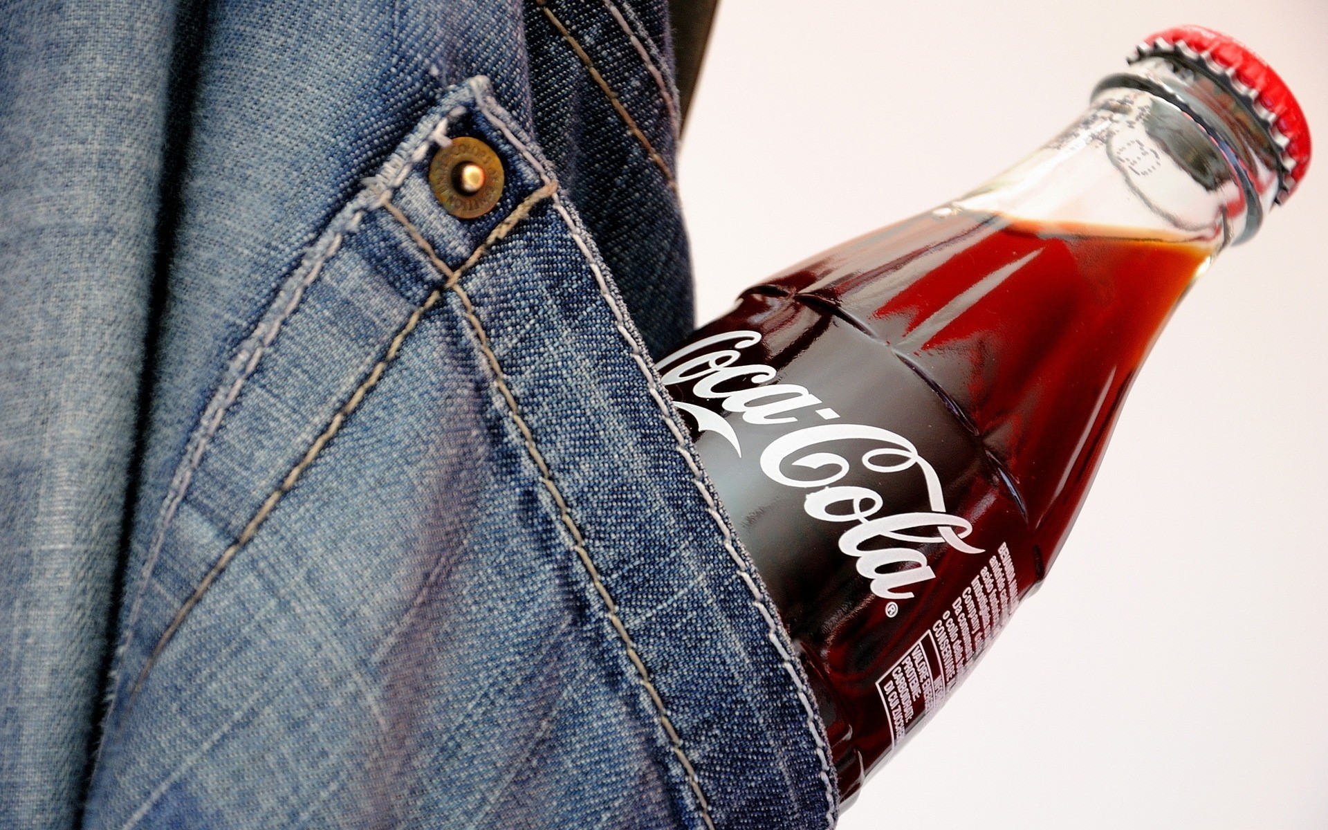 mode pantalon porter denim occasionnel poche boire coca-cola la publicité