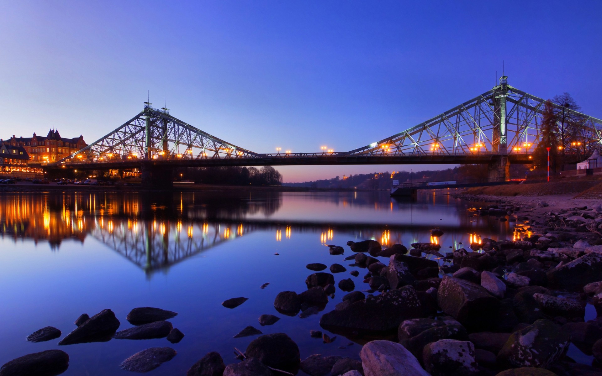 allemagne pont eau coucher de soleil voyage soir rivière système de transport architecture aube pont suspendu crépuscule construction ciel voiture ville mer lumière réflexion merveille bleue wunder pierres nuit lumière paysage fond