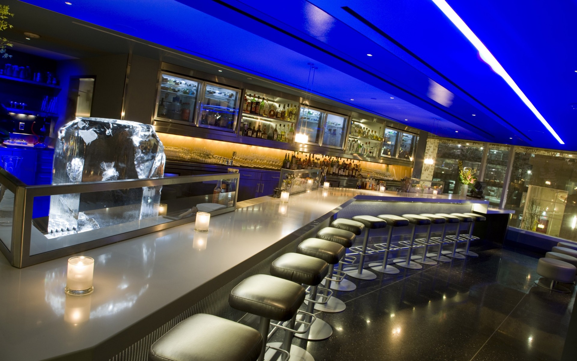 aéroport réflexion embouteillage entreprise intérieur ville voyage escalator lumière urbain maison centre commercial hôtel système de transport architecture restaurant intérieur train chaises bougies boissons meubles verre