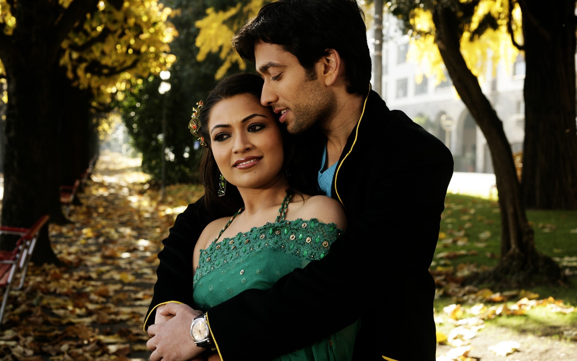 femme à l extérieur deux amour expression faciale portrait mariage adulte homme parc fille porter amita pathak nakuul mehta couple bollywood hug