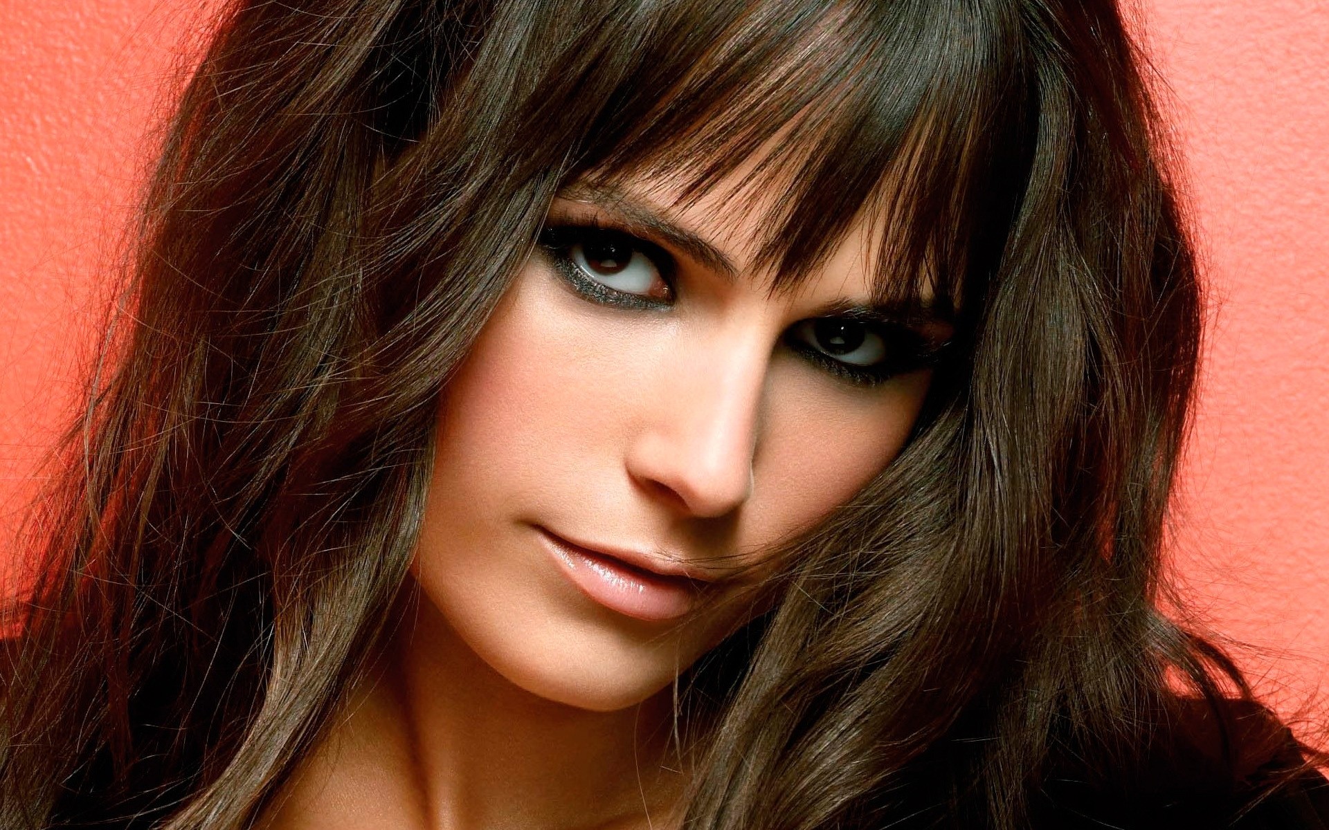 femme fille portrait mode modèle cheveux jolie sexy belle oeil brunette jeune visage long mignon glamour lèvres rapide actrice hollywood magnifique