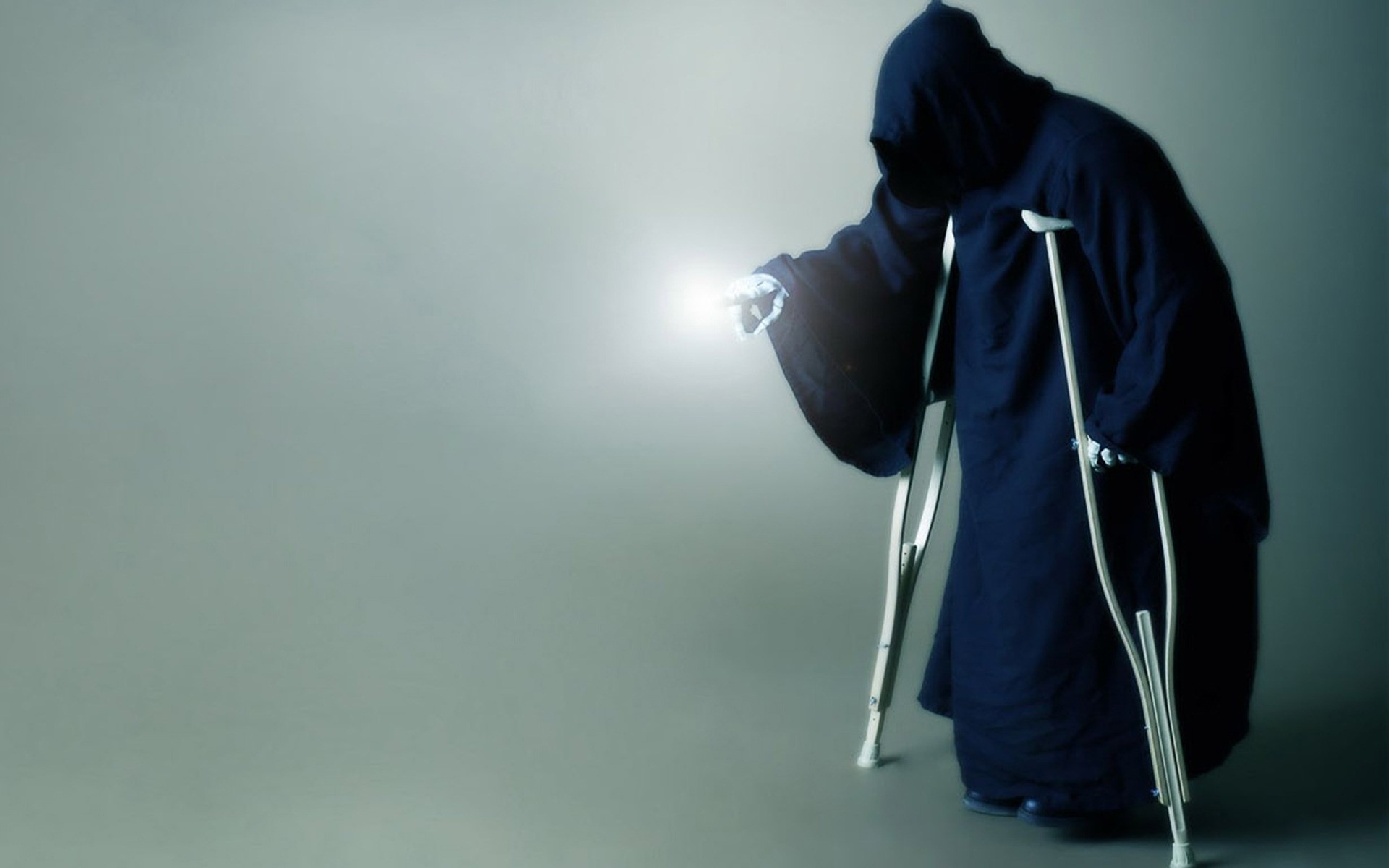 seul homme adulte portrait drôlement comédie mort lumière bleu noir