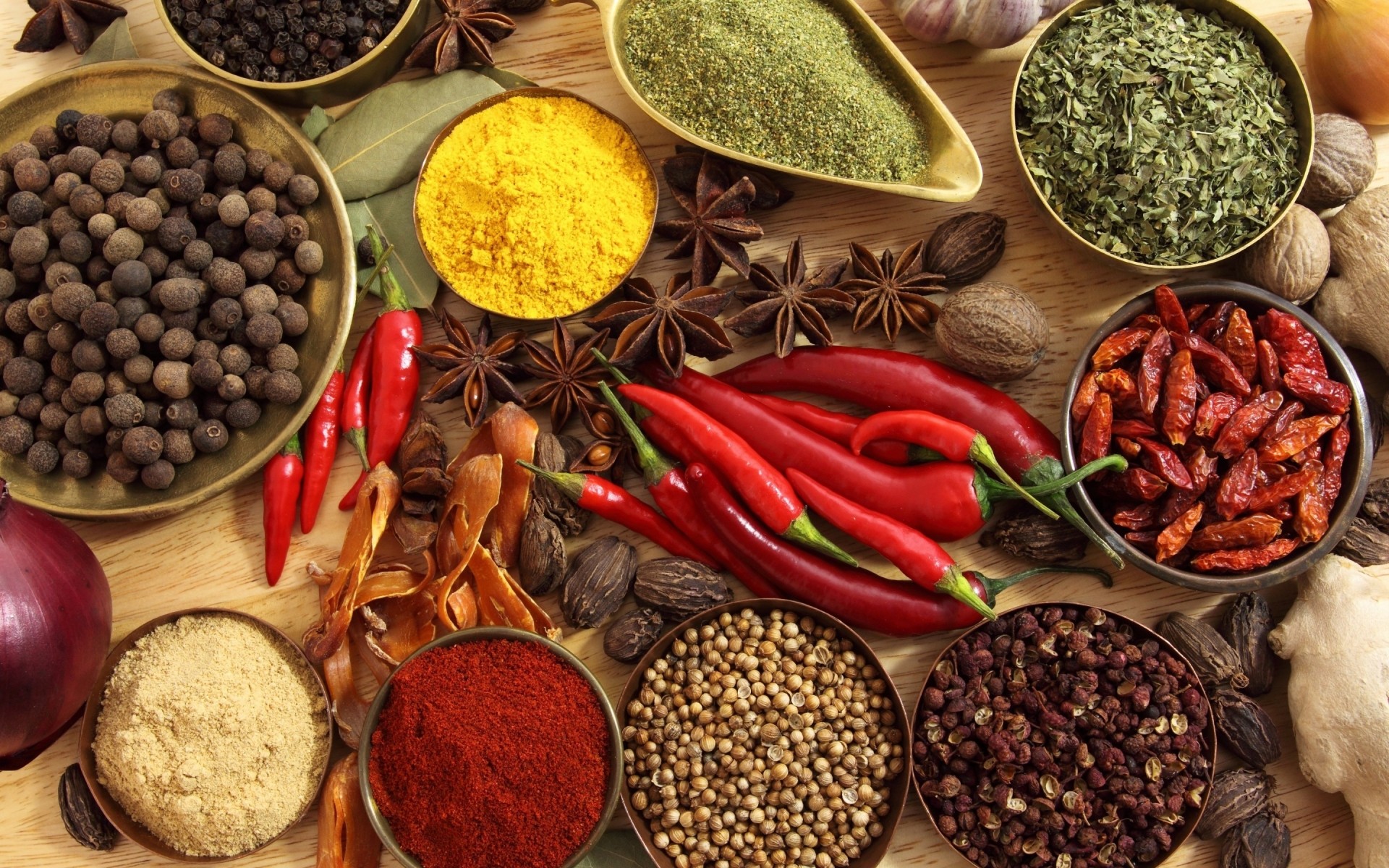 poivre piment épices cardamome poudre piment de la jamaïque noix de muscade curcuma curry coriandre cannelle cumin genre sec anis safran divers assortiment gousse herbes assaisonnement poivron rouge poivre noir badiane oignon gingembre ail noix