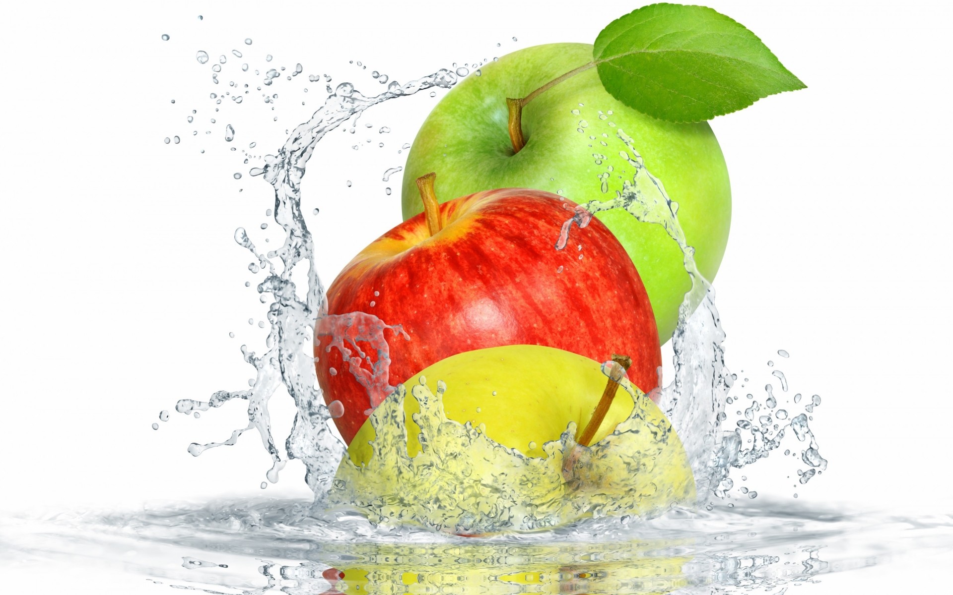 humide fruits goutte alimentaire juteuse santé en bonne santé pomme froid eau rafraîchissement splash jus liquide doux fraîcheur isolé lumineux fruits pommes