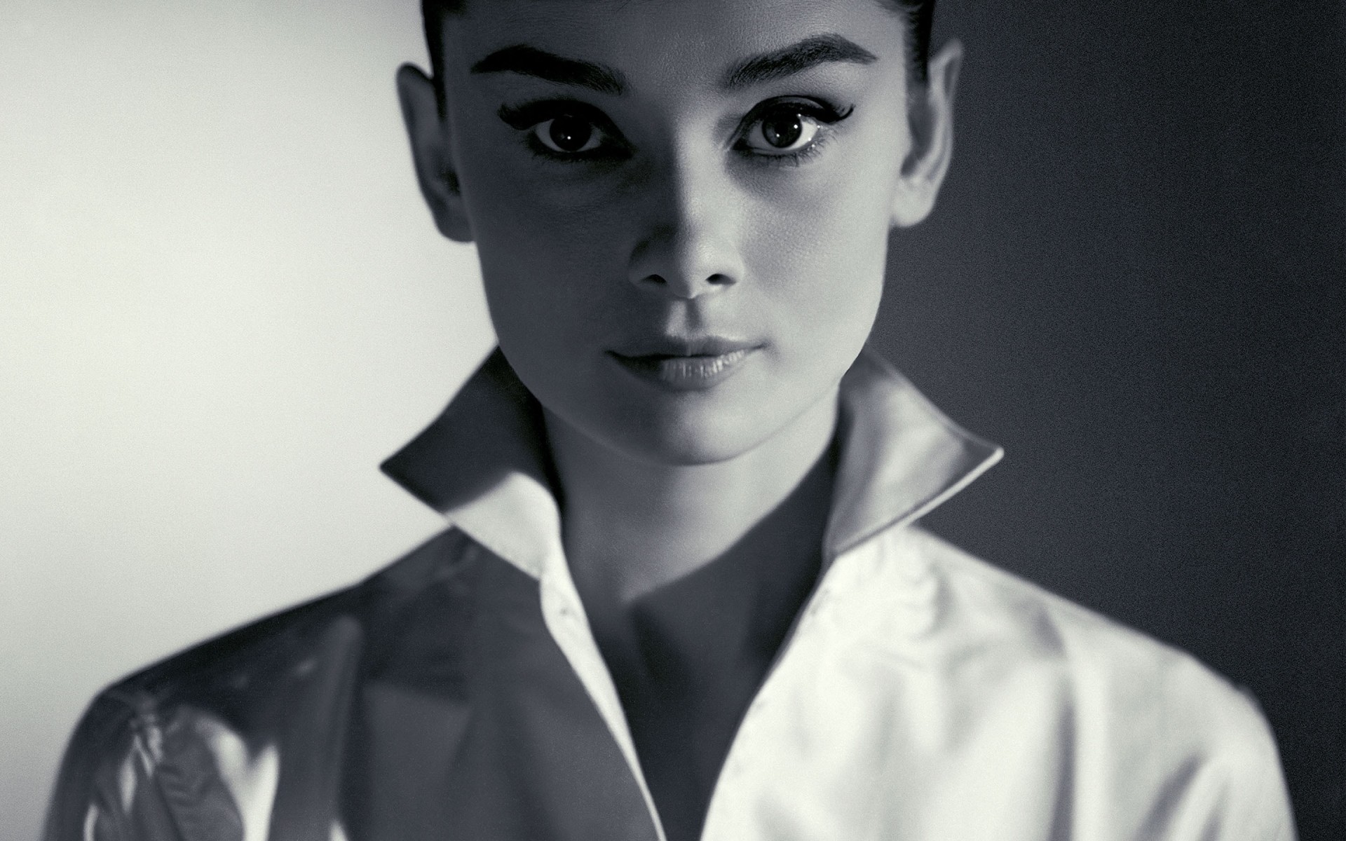 portrait monochrome un homme mode adulte femme porter oeil audrey hepburn célébrité célébrité célébrité