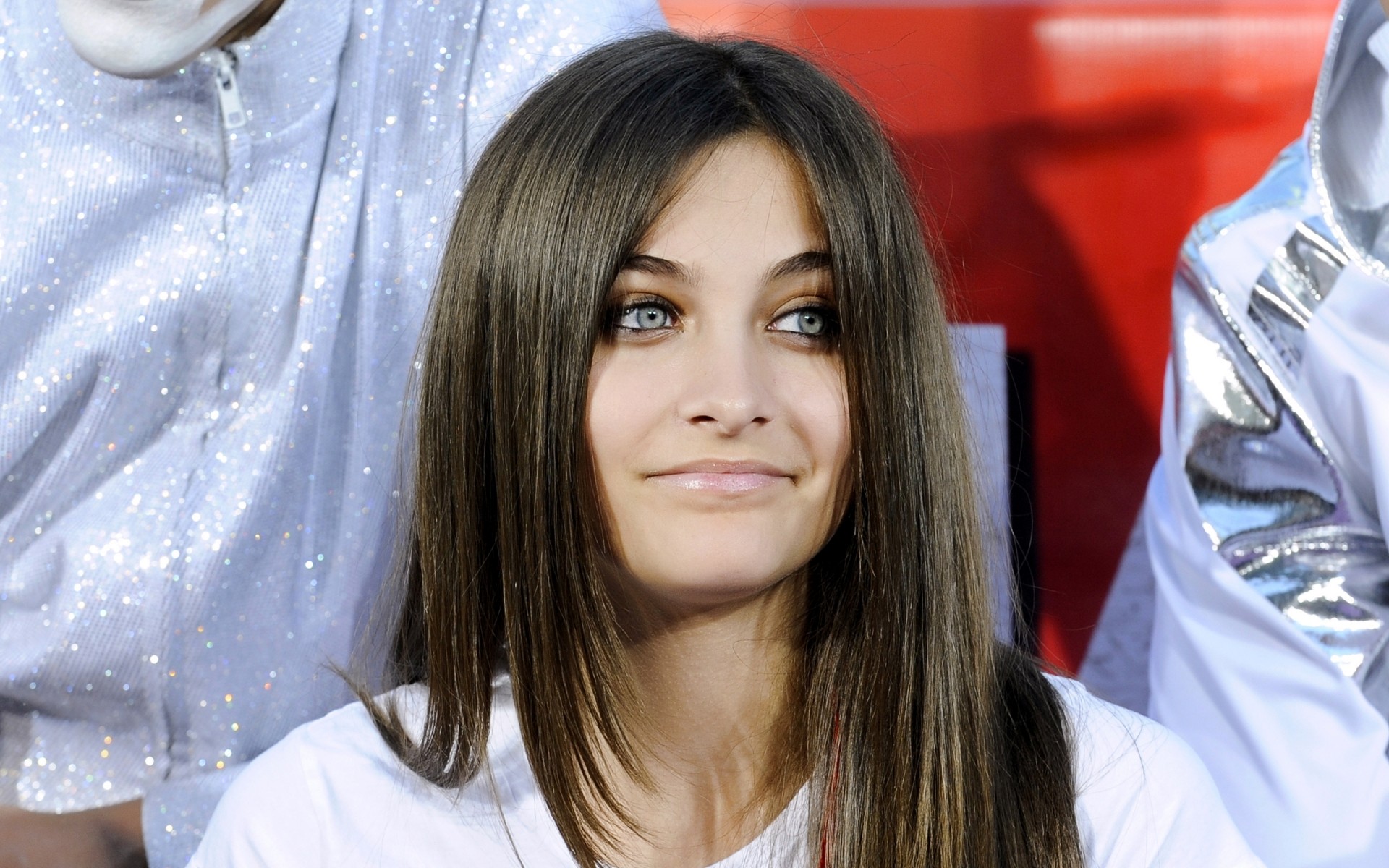 femme portrait mode fille adulte jeune à l intérieur jolie unique paris jackson célébrité célébrité célébrité