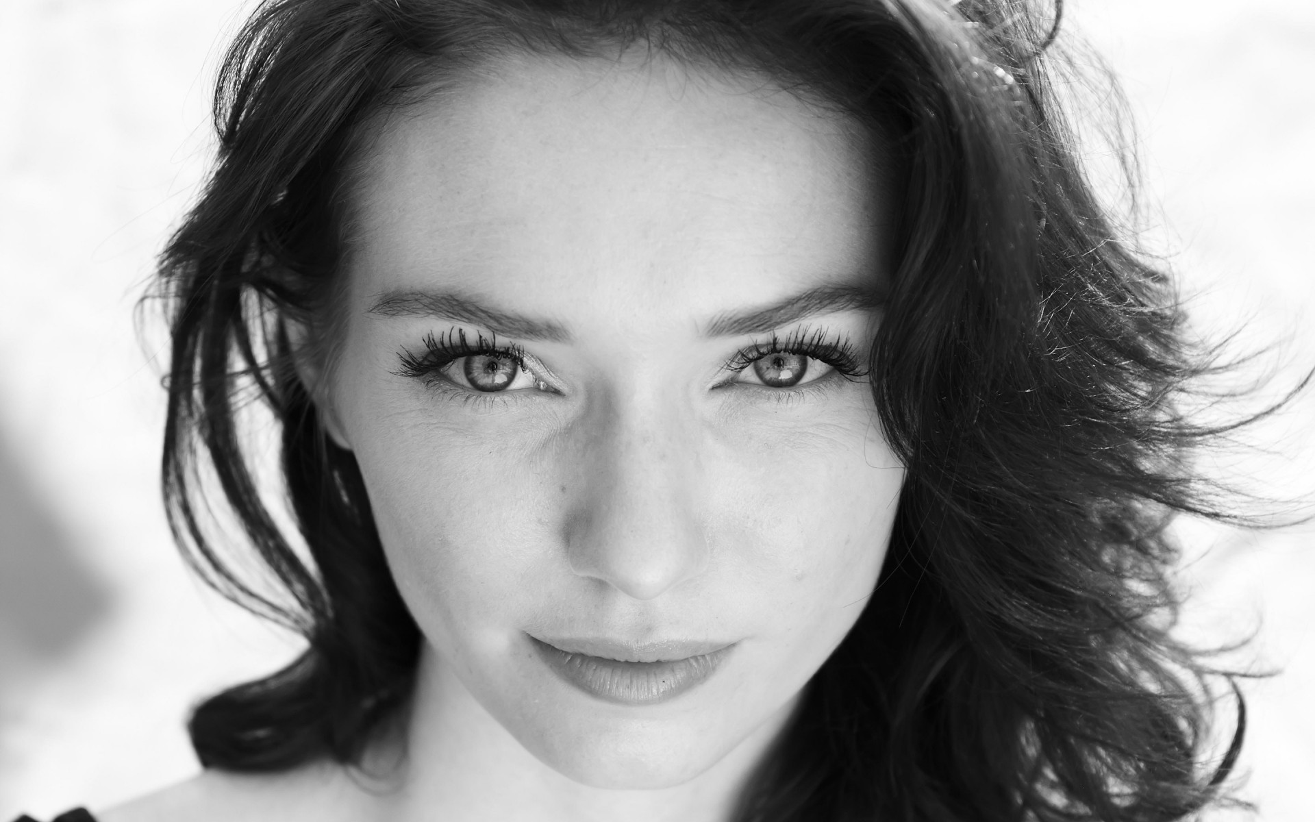 portrait monochrome femme fille modèle mode visage sexy adulte oeil un cheveux belle jolie glamour elinor tomlinson célébrité célébrité célébrité