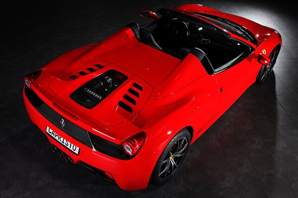 Rouge pathétique Ferrari Spider