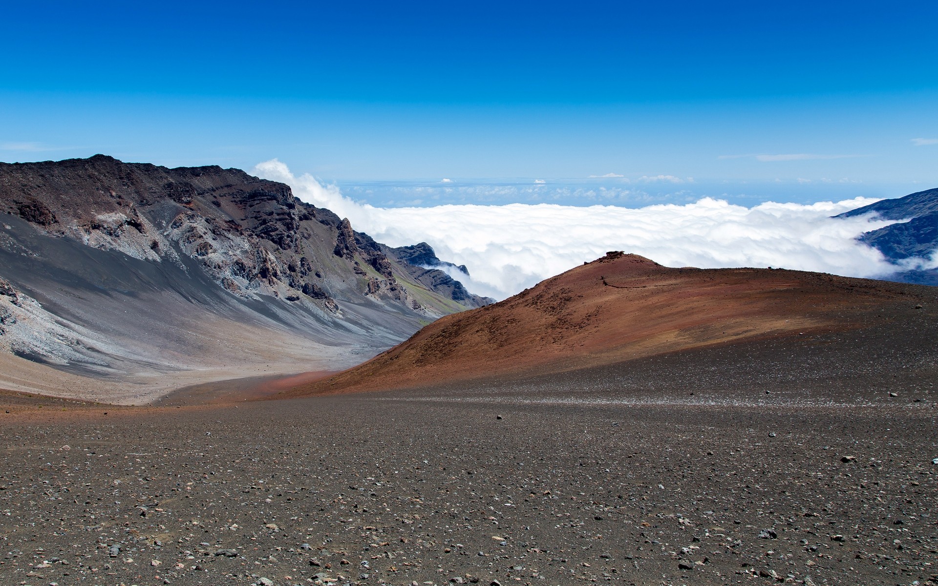 paysage montagnes désert paysage voyage volcan ciel nature route stérile neige vallée à l extérieur cratère pittoresque colline nuages