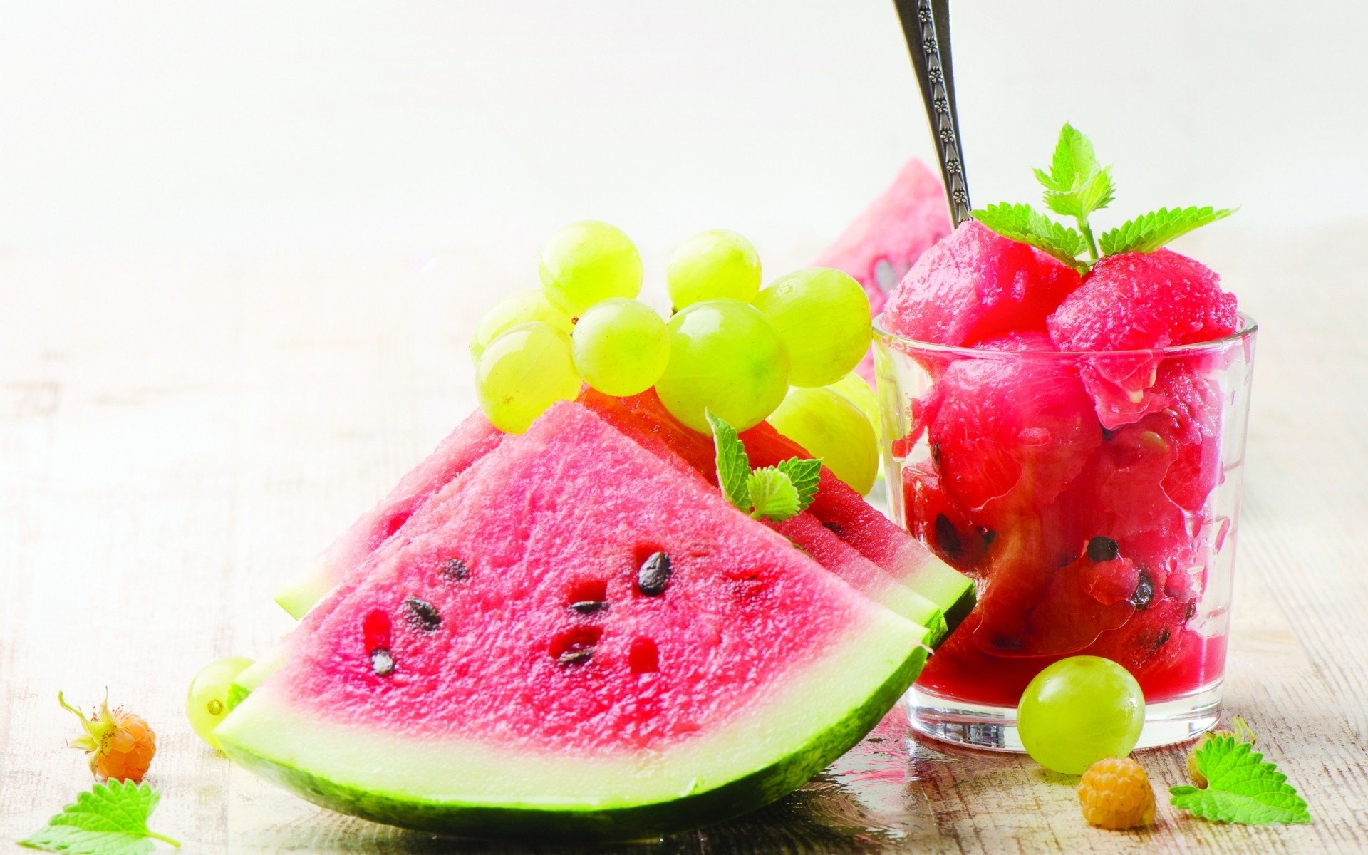 doux fruits alimentaire fraise été baie délicieux tropical menthe juteuse rafraîchissement feuille santé pastèque alimentaire crème sorbet froid glace fruits