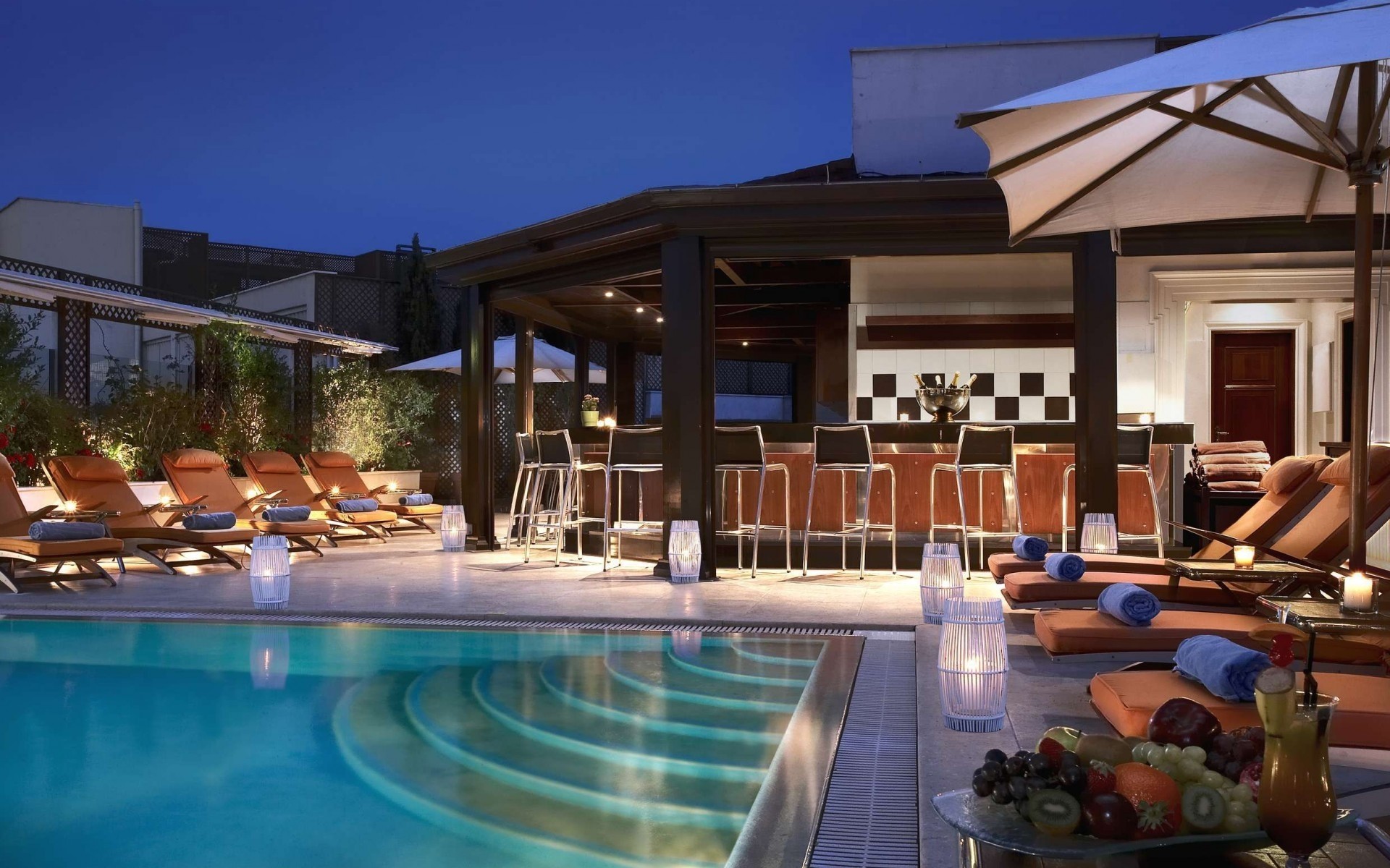 piscine piscine luxe hôtel chaise piscine resort natation meubles patio voyage siège villa canapé eau table vacances vacances tropical