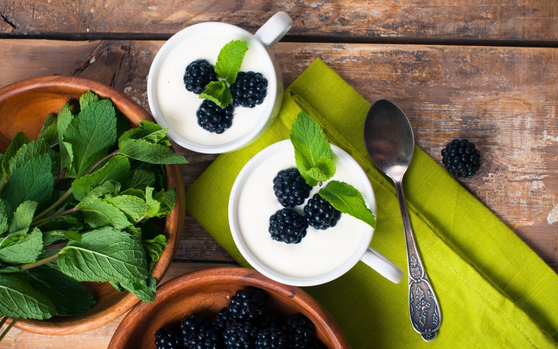 alimentaire fruits feuille bois santé baie en bonne santé myrtille doux en bois petit déjeuner alimentaire cuillère délicieux menthe mûre