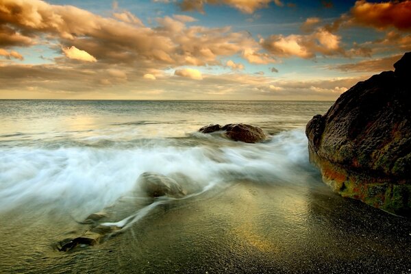 Nuages fantastiques sur la mer