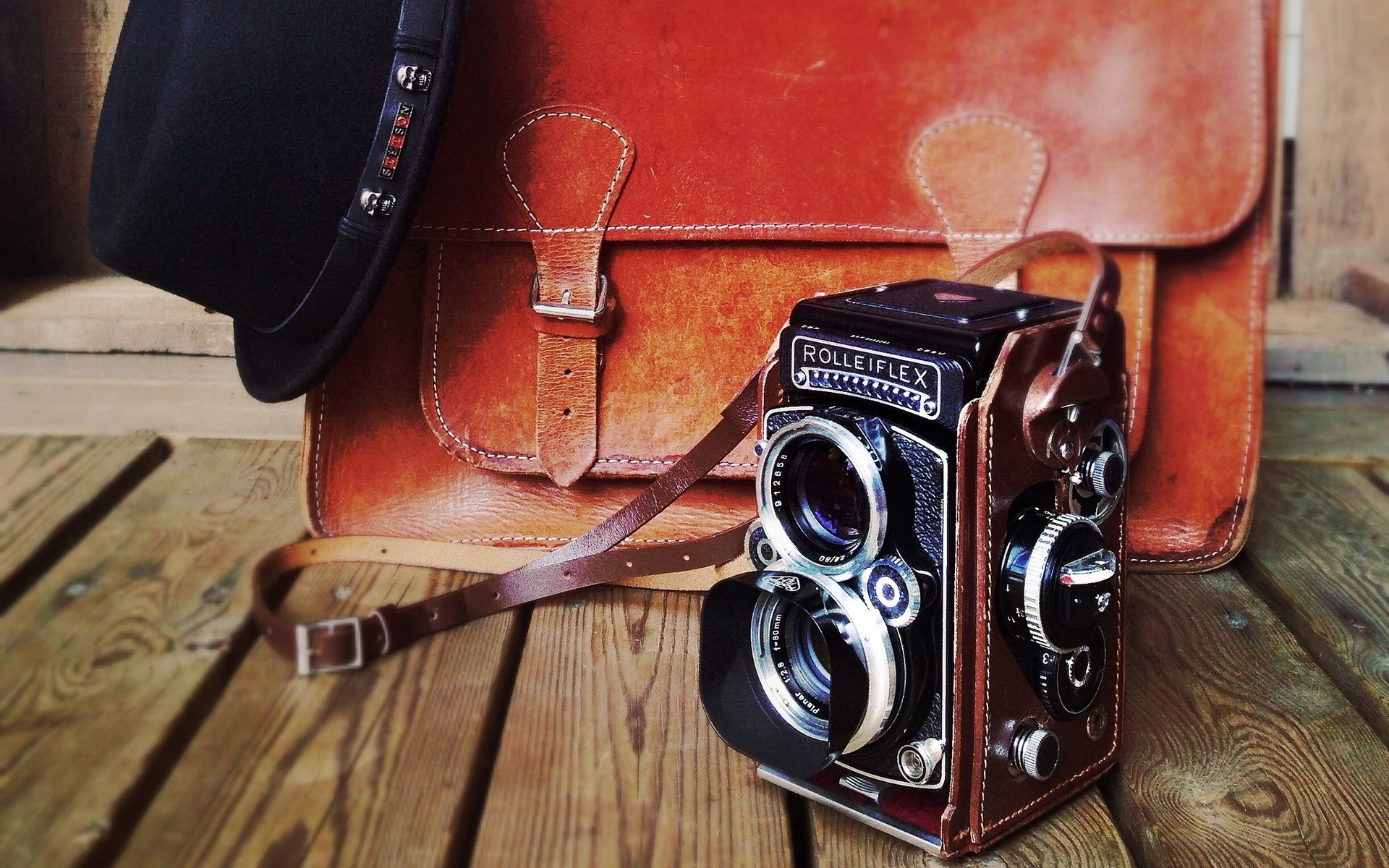rétro antique objectif vintage vieux classique nostalgie obsolète obturateur renaissance style cuir bois cas matériel ouverture analogique boîte porter rolleiflex appareil photo