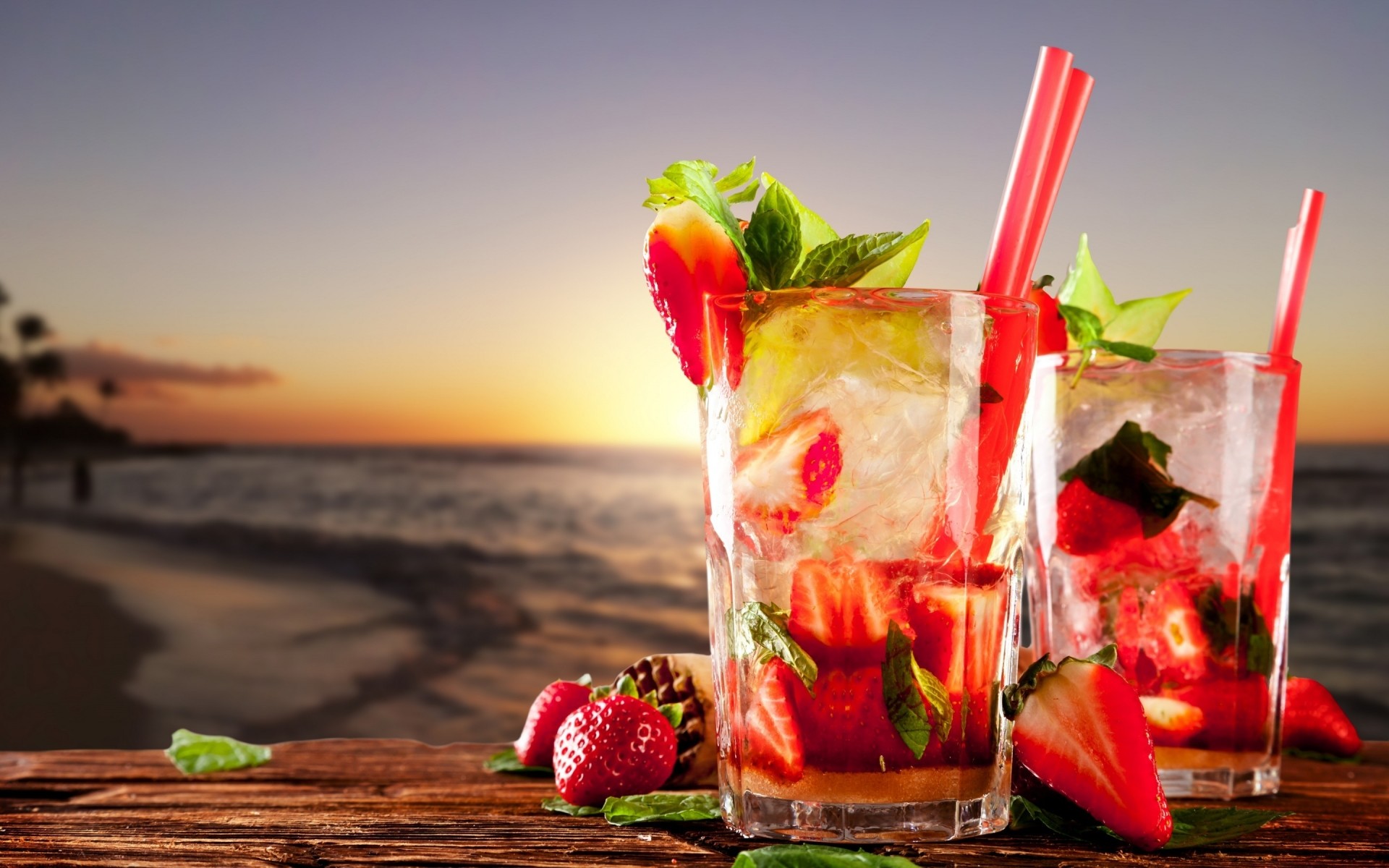 fruits été tropical alimentaire fraise rafraîchissement boire cocktail doux froid verre glace jus en bonne santé nature baie menthe cocktails plage
