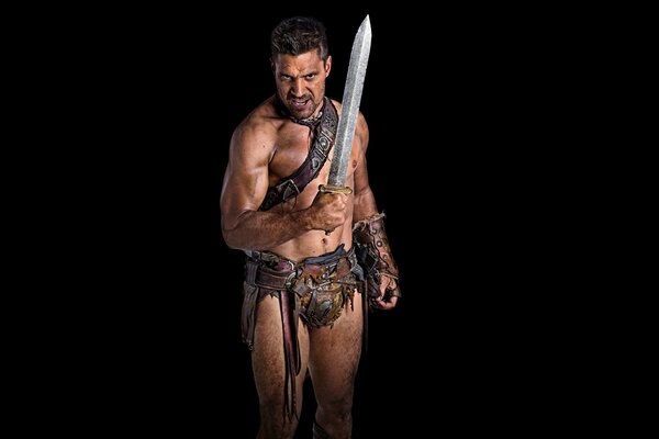 Une Strip-teaseuse pompée dépeint un gladiateur