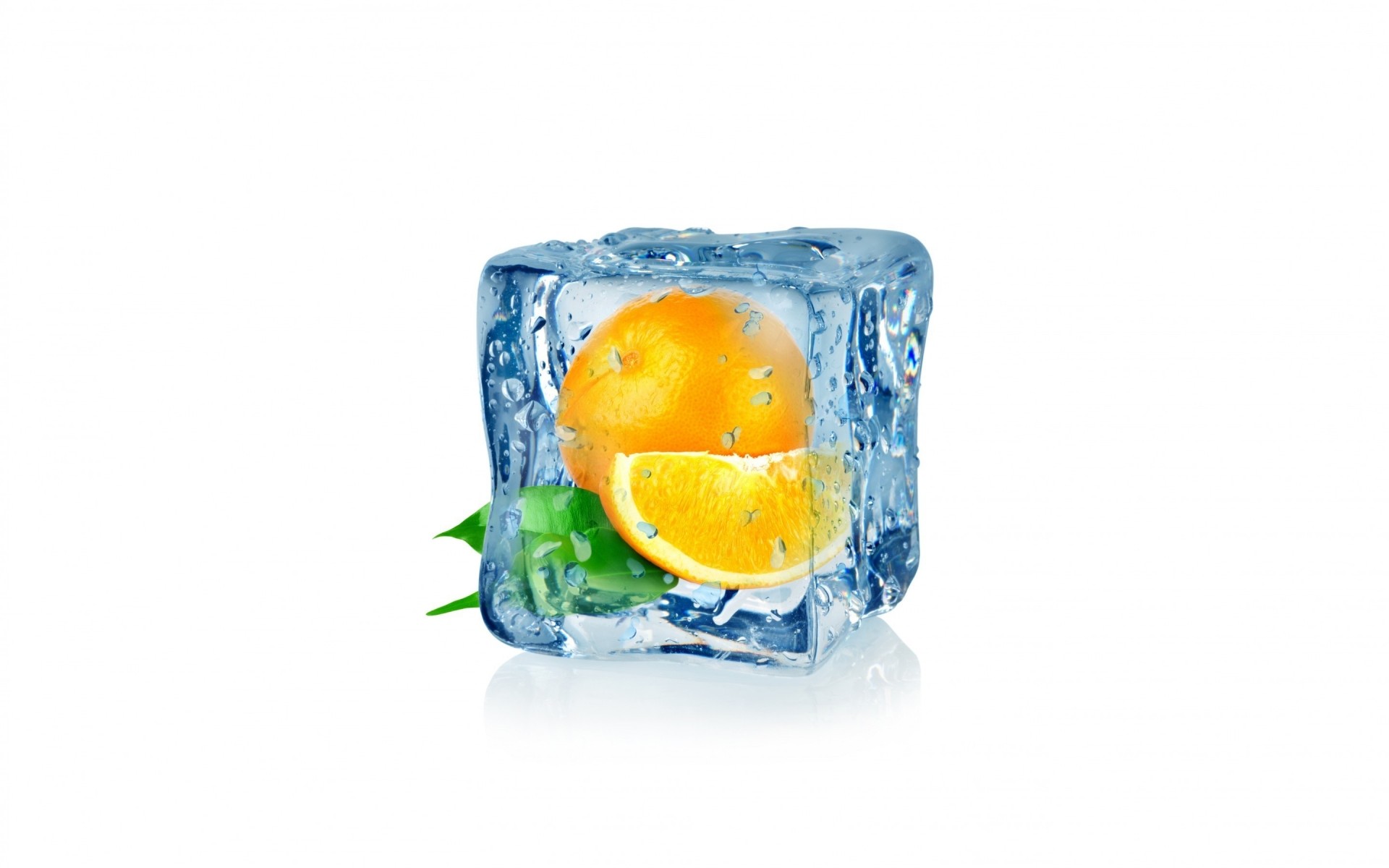 isolé rafraîchissement alimentaire verre eau glace humide fruits orange glaçon