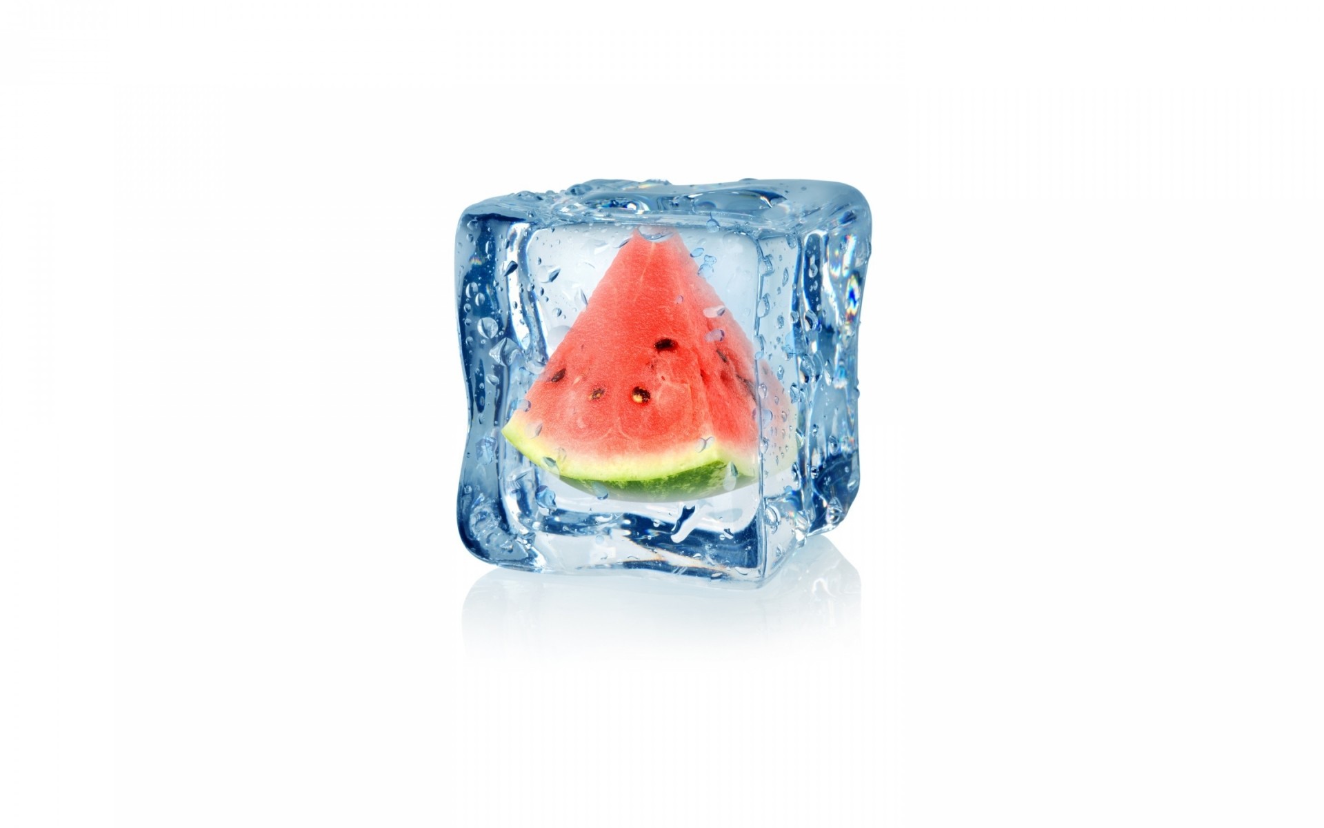 rafraîchissement froid boire glace eau verre humide alimentaire fraîcheur cube fruits en bonne santé isolé goutte doux liquide clair jus splash cool congelé pastèque glaçon