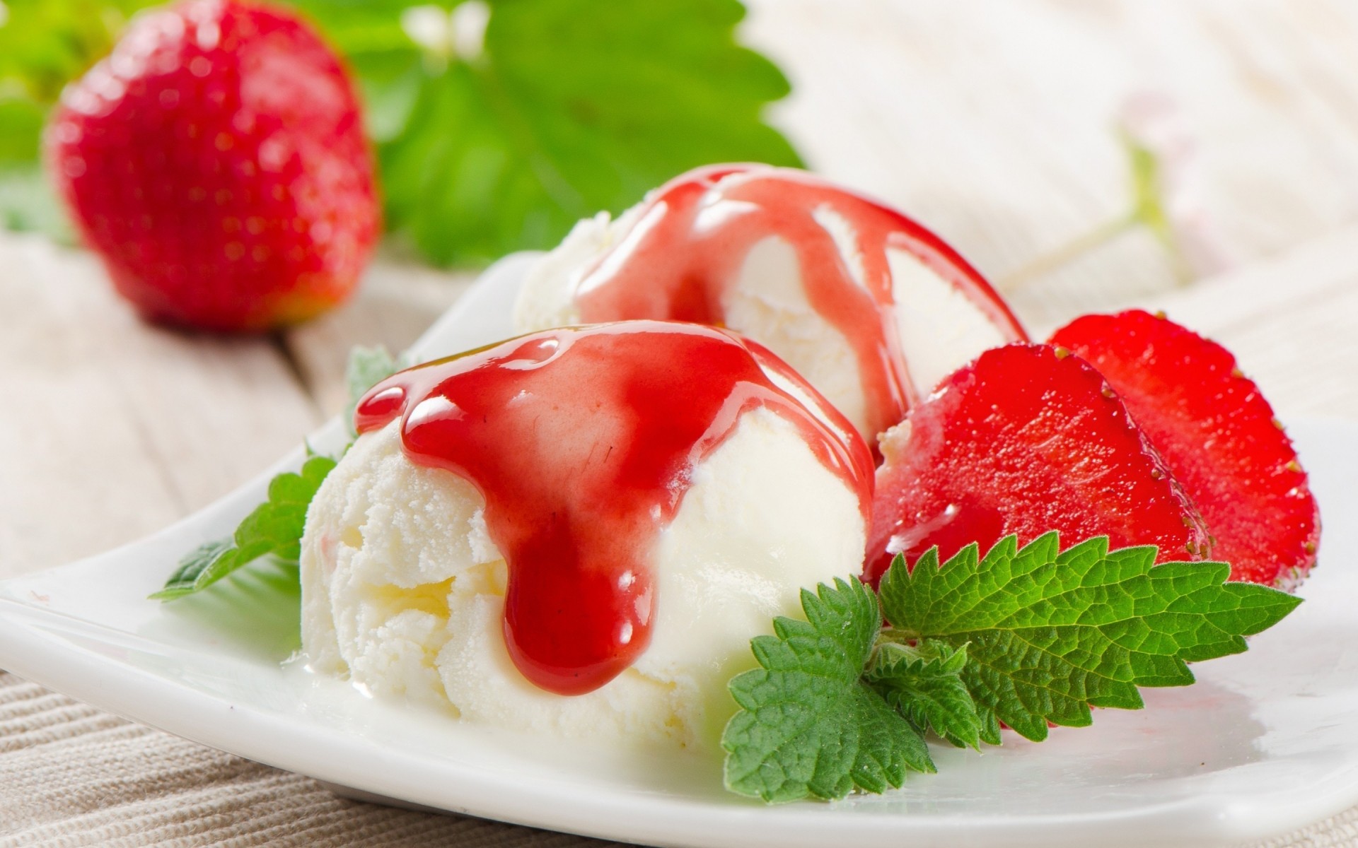 doux fraise crème délicieux menthe baie fruits repas rafraîchissement feuille épicure yaourt vanille crémeux confiture santé délicieux été sucre crème glacée