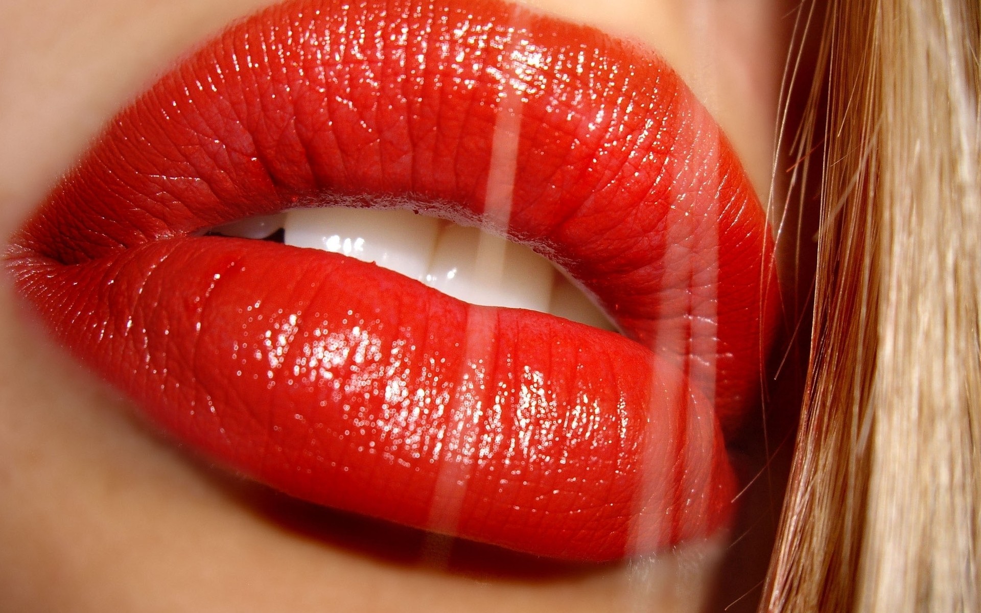 lèvres femme rouge à lèvres glamour mode sexy lumineux peau jolie dents femme magnifiques blond