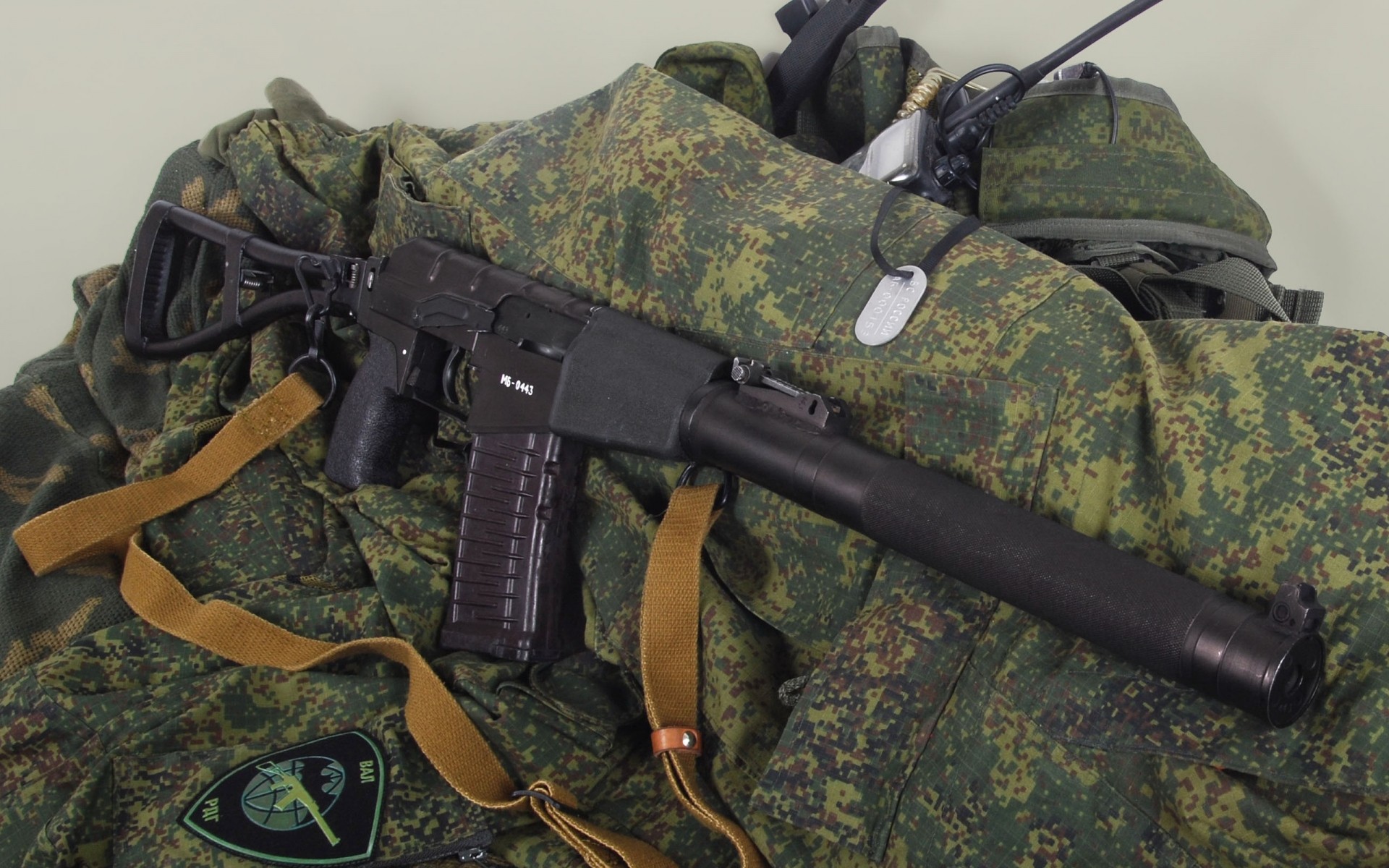 guerre militaire armée pistolet arme camouflage fusil soldat porter munitions combat bataille uniforme sniper kaki spécial protection marine force casque équipement