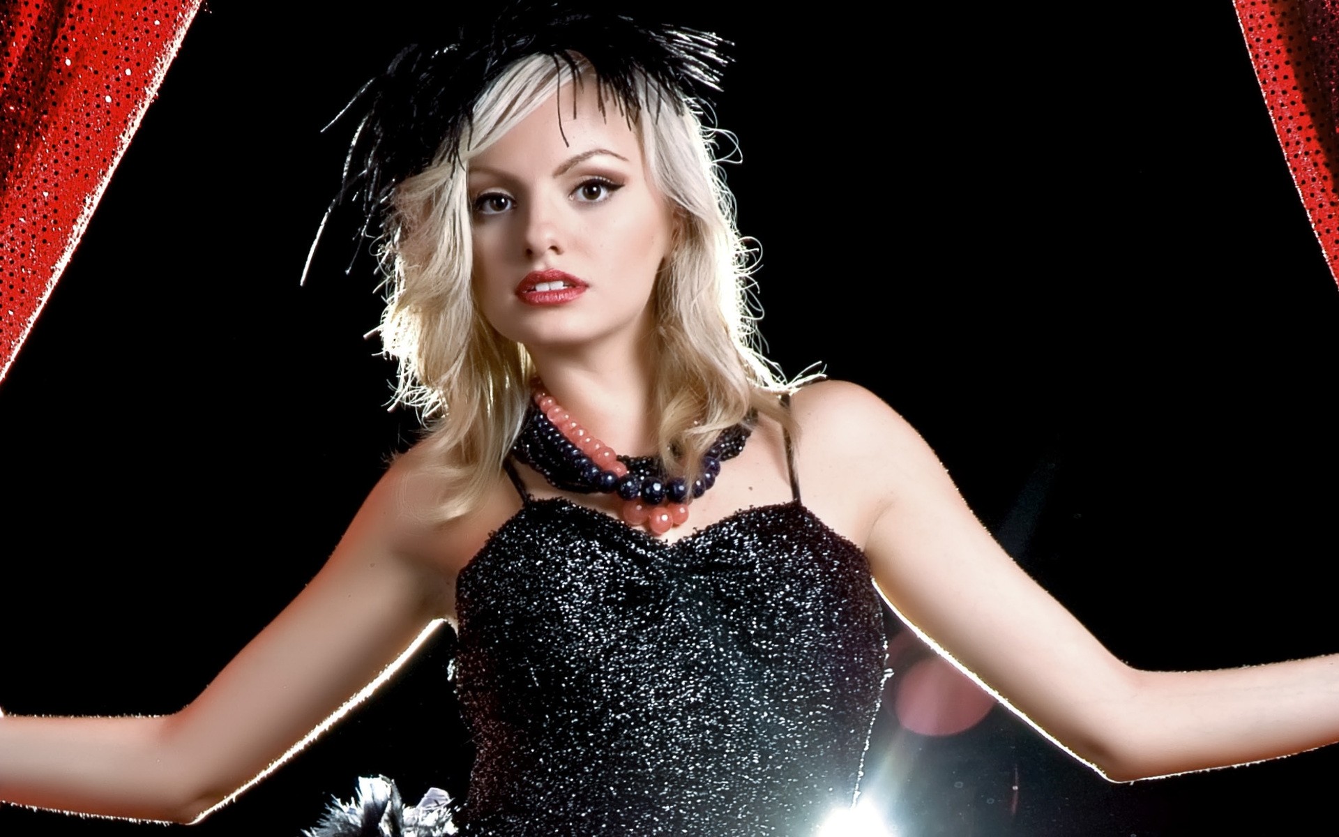 femme mode sexy jolie glamour jeune unique portrait adulte fille roumanie chanteuse danse beau