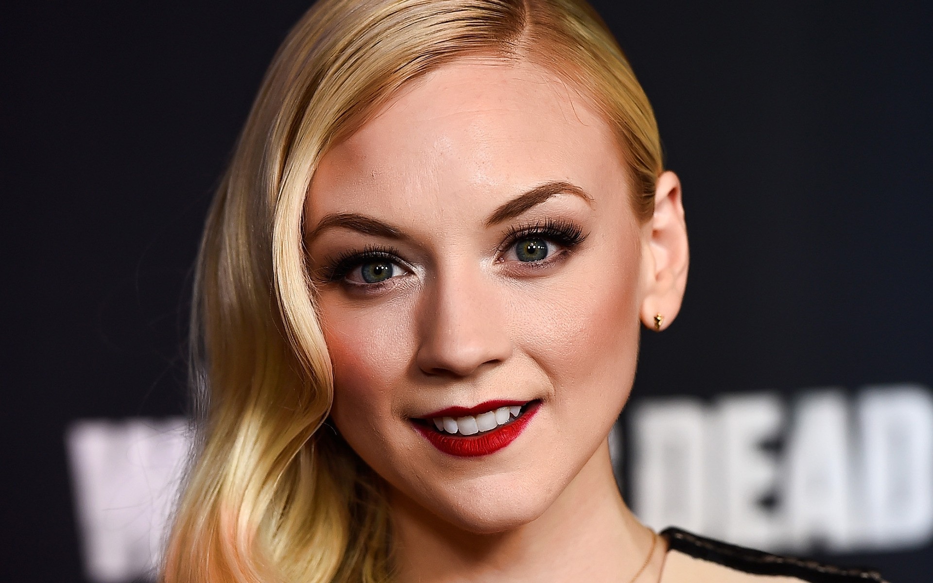 femme portrait mode joli oeil sexy glamour fille lèvres un emily kinney