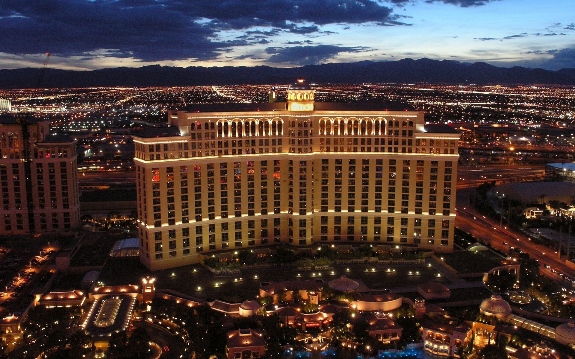 ville voyage architecture maison soir skyline crépuscule ville urbain hôtel lumière casino gratte-ciel à l extérieur rétro-éclairé coucher de soleil ciel luxe vegas argent fontaine