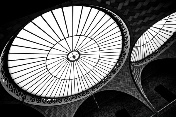 Image en noir et blanc de l architecture des toits