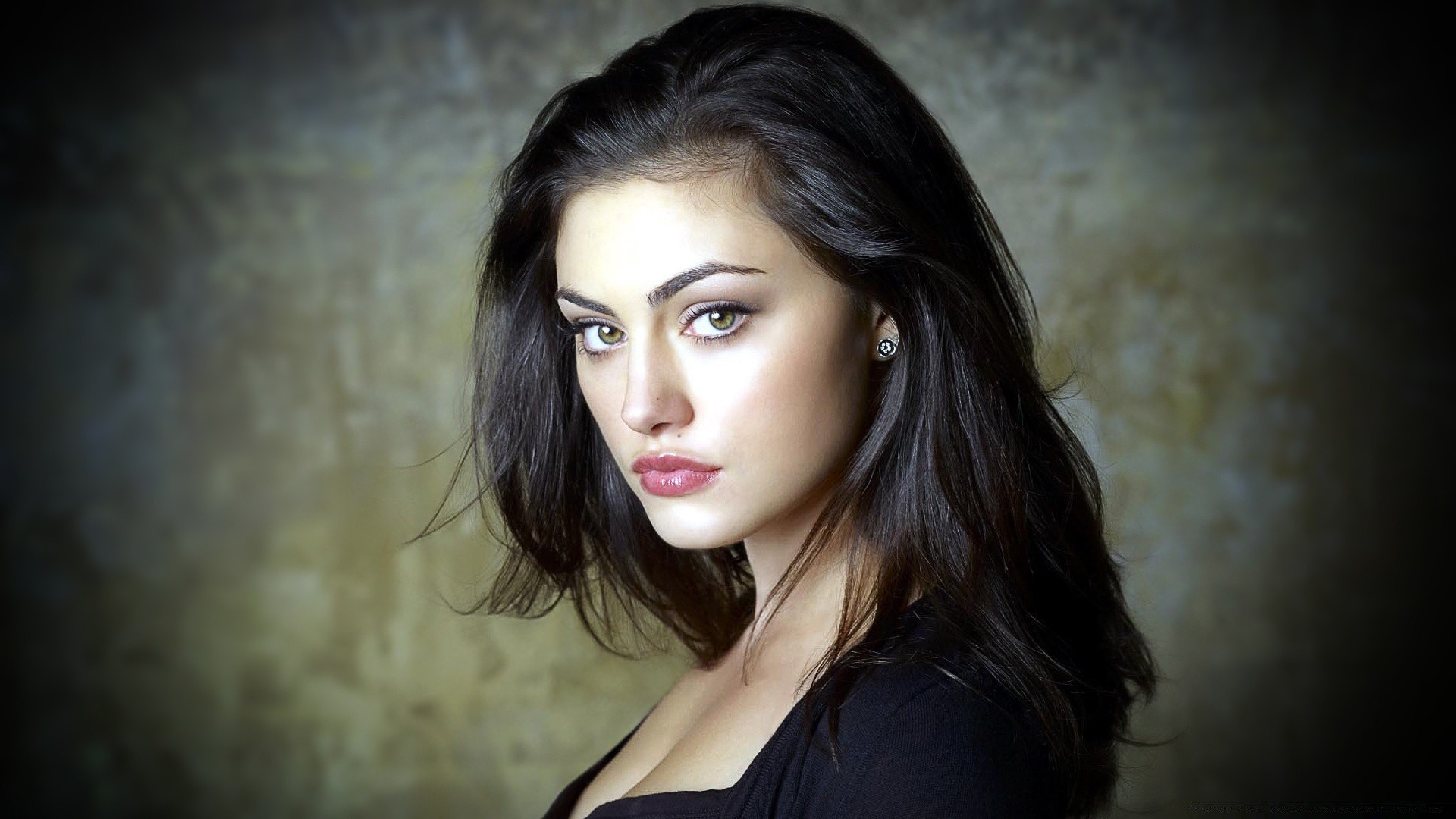 visage et sourire femme mode portrait fille modèle glamour brunette sexy