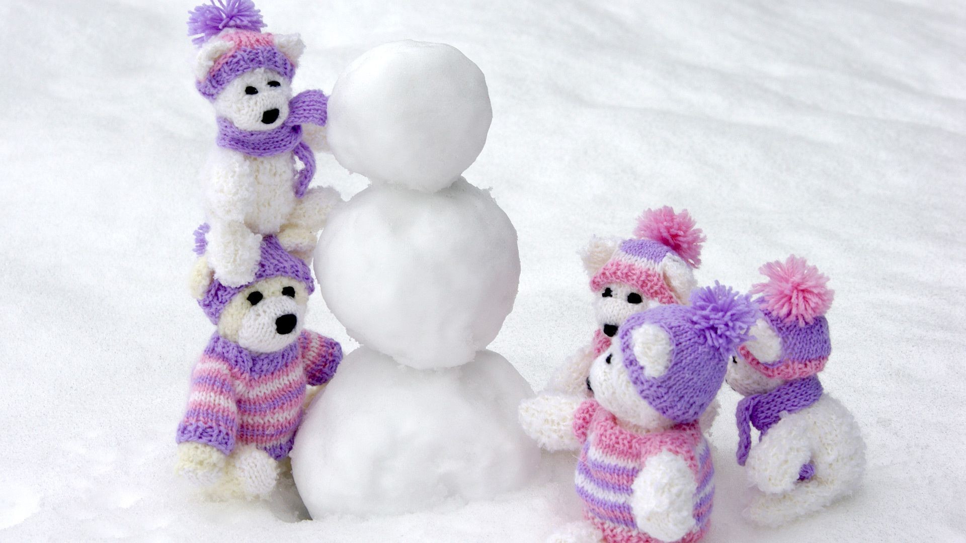 macro vers le bas fait à la main hiver jouet bureau neige couleur laine coton peluche plaisir