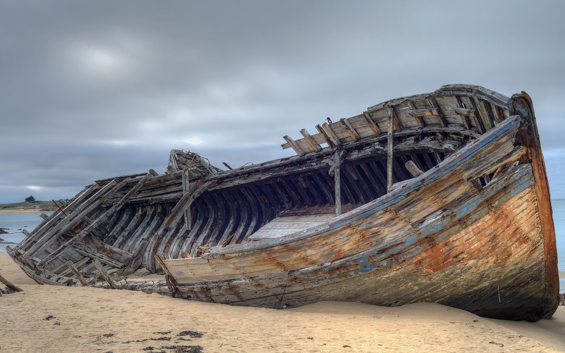 mer plage eau océan mer voyage sable bateau ciel nature voiture paysage naufrage abandonné en plein air bateau