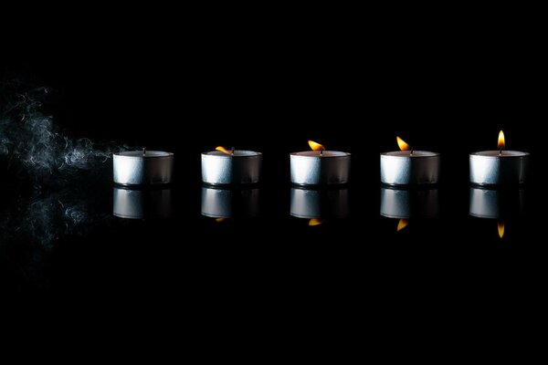 Bougies d amortissement sur fond noir