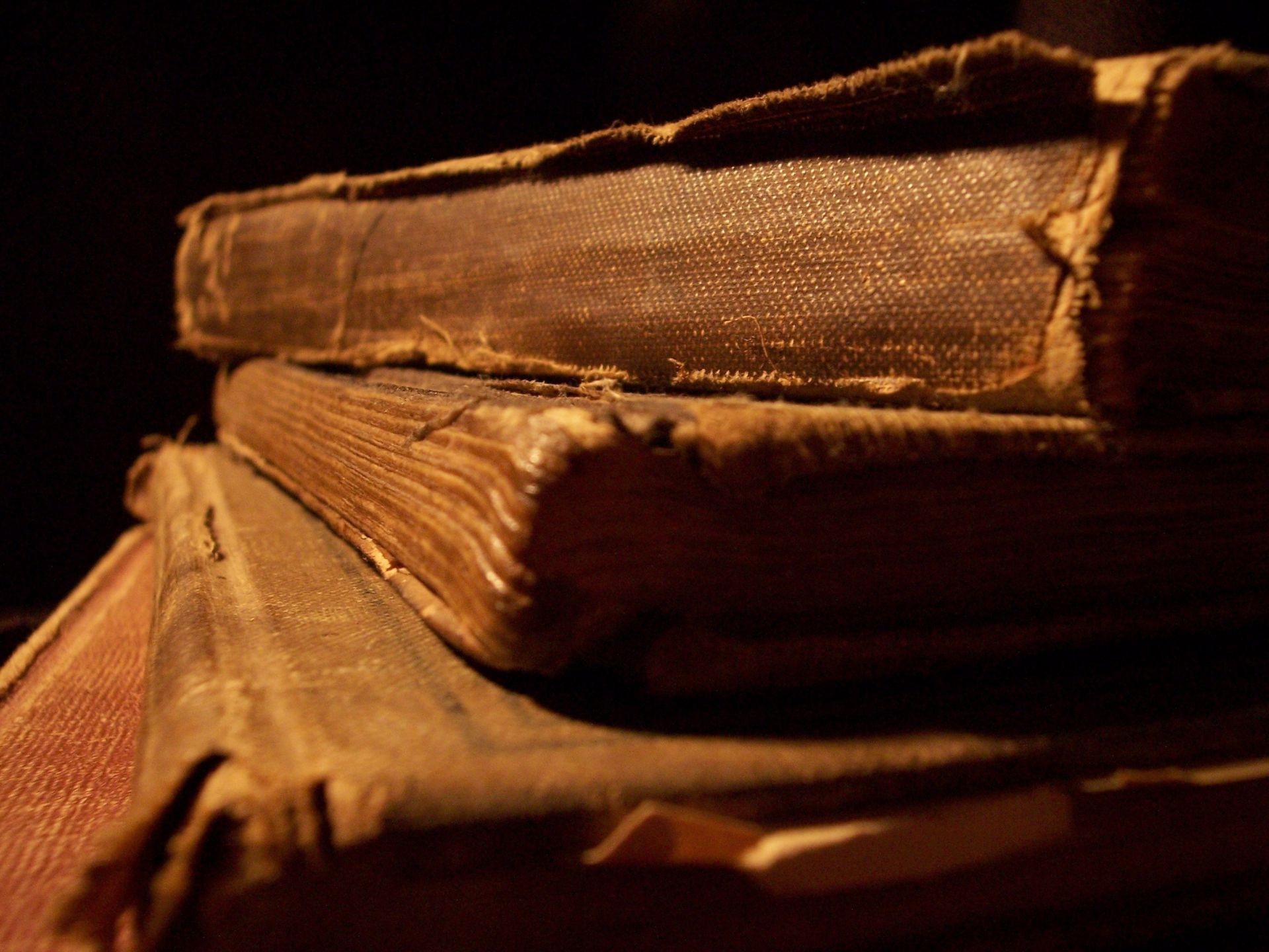 nature morte porter un cuir vieux livre sombre homme